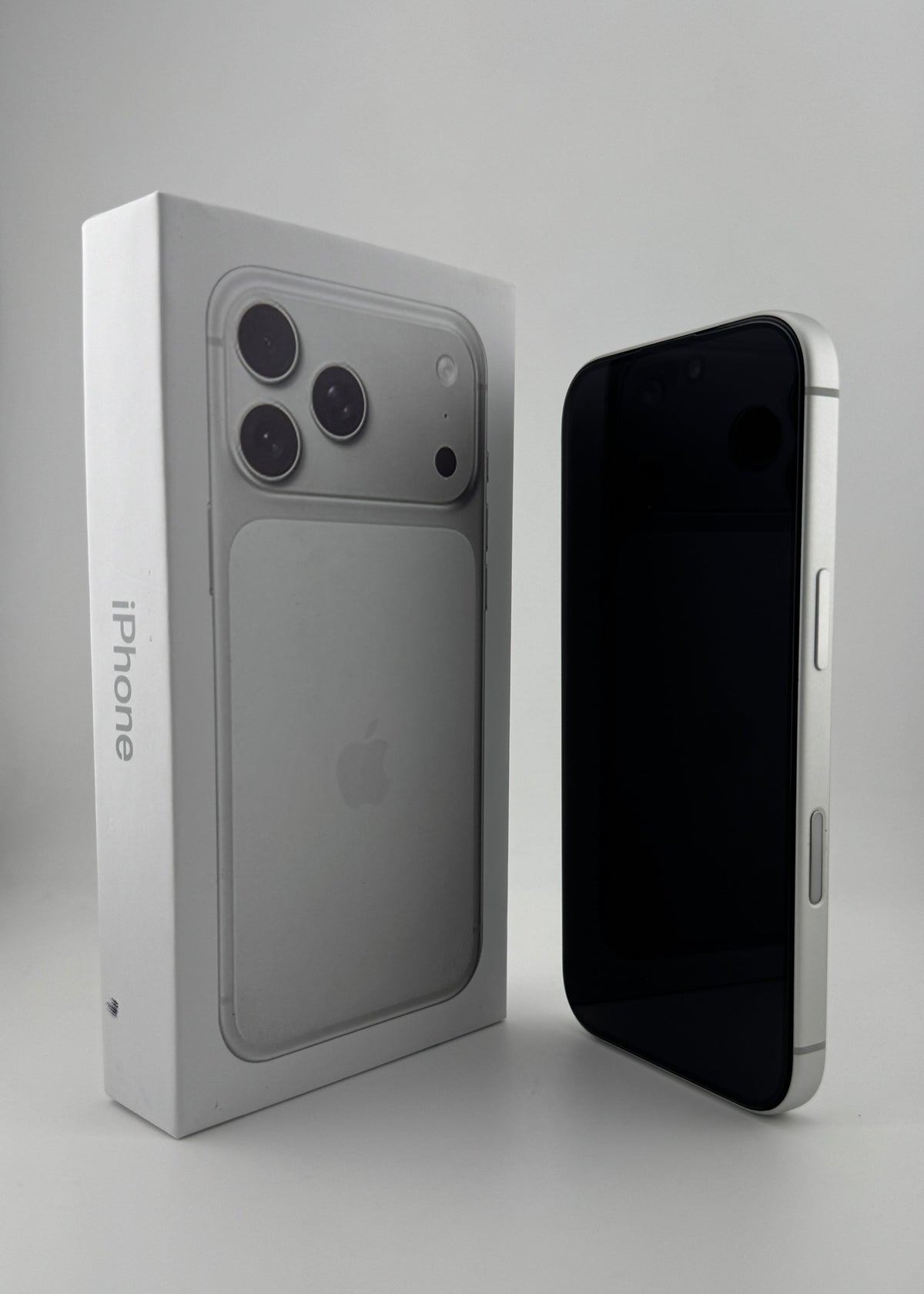 IPHONE 17 PRO / PLATA / 256GB