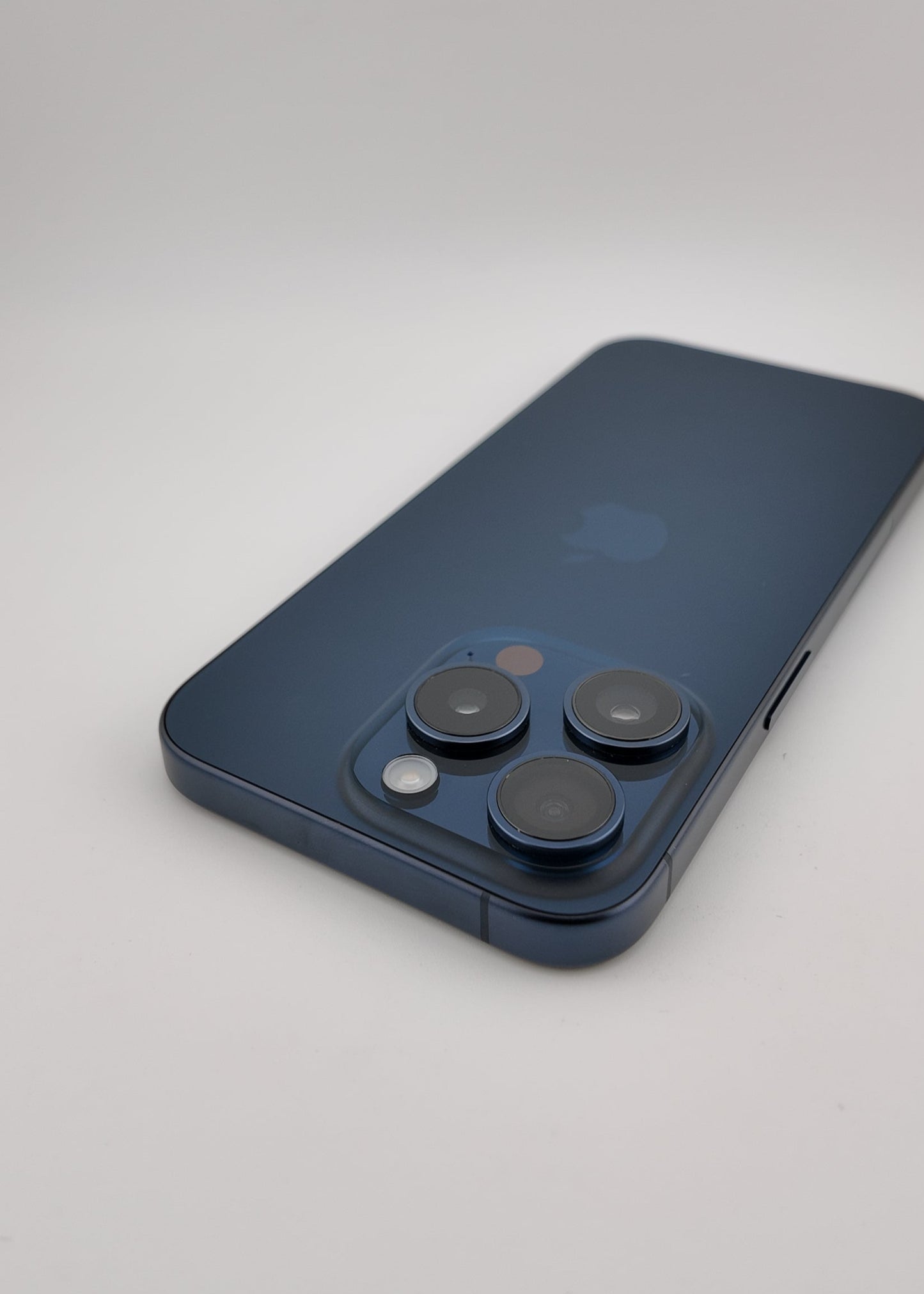 IPHONE 15 PRO / 256GB / AZUL TITANIO