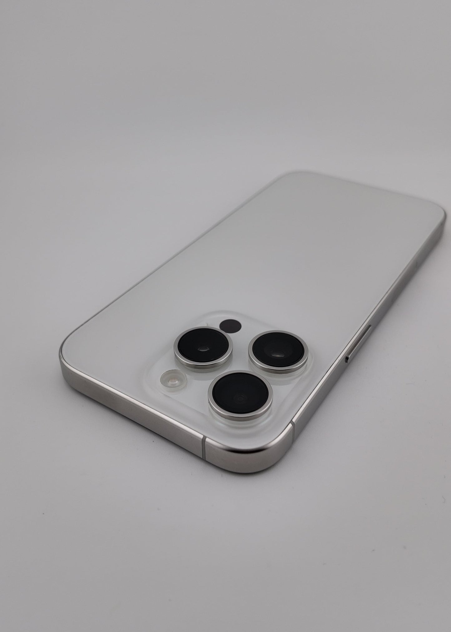 IPHONE 15 PRO / SILVER TITANIO / 256GB