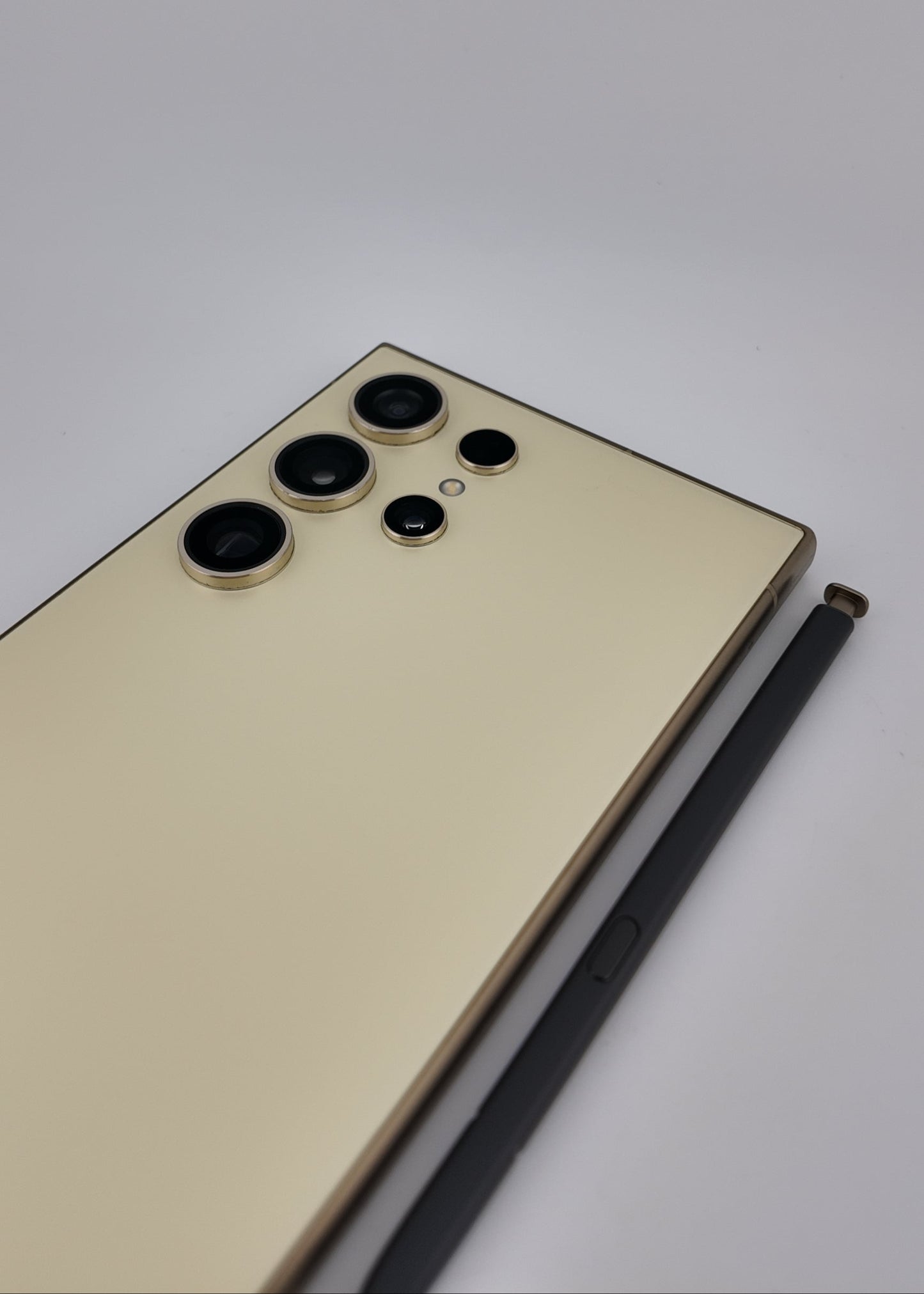 SAMSUNG S24 ULTRA / AMARILLO TITANIO / 256GB