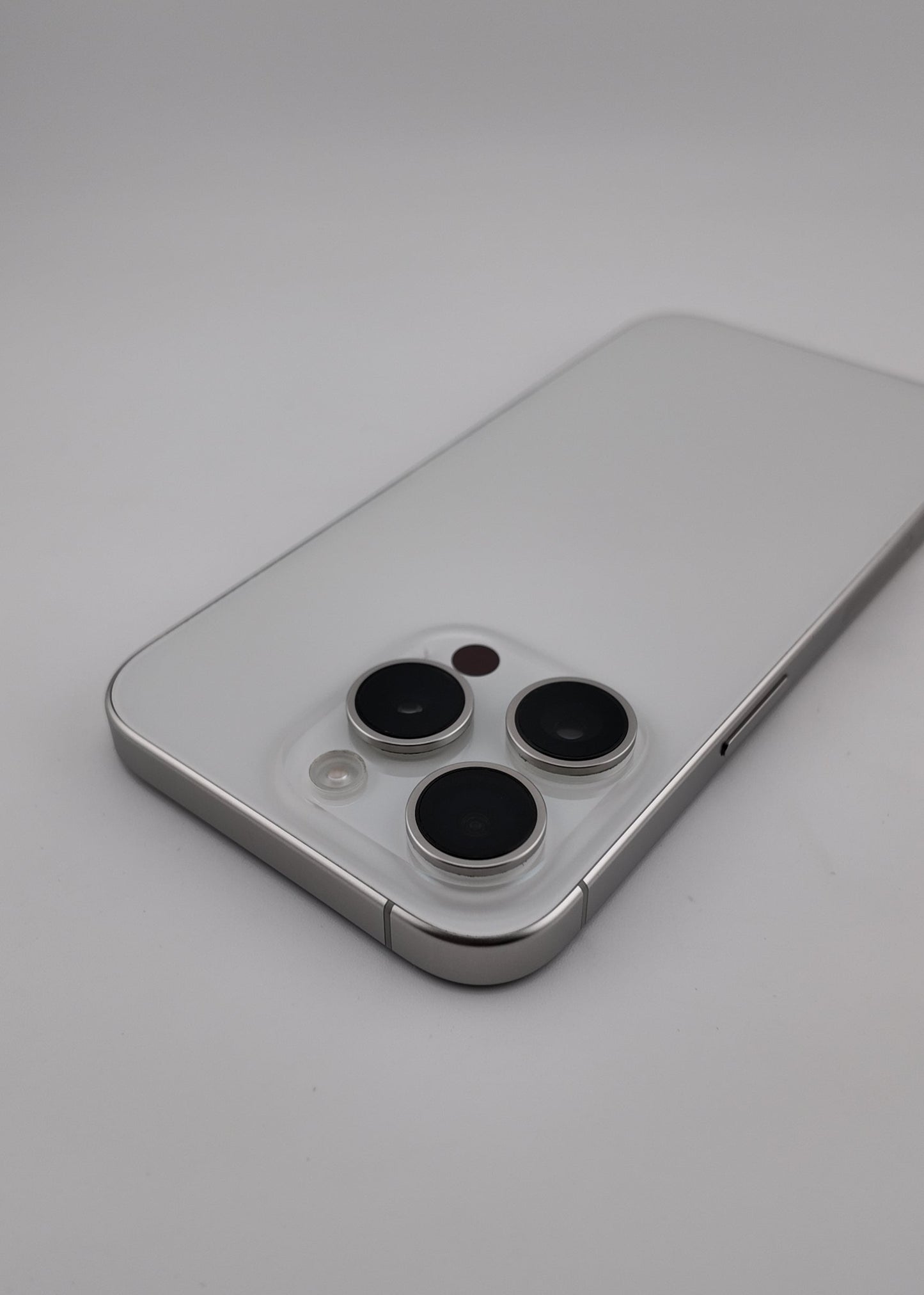 IPHONE 15 PRO / BLANCO TITANIO / 128GB