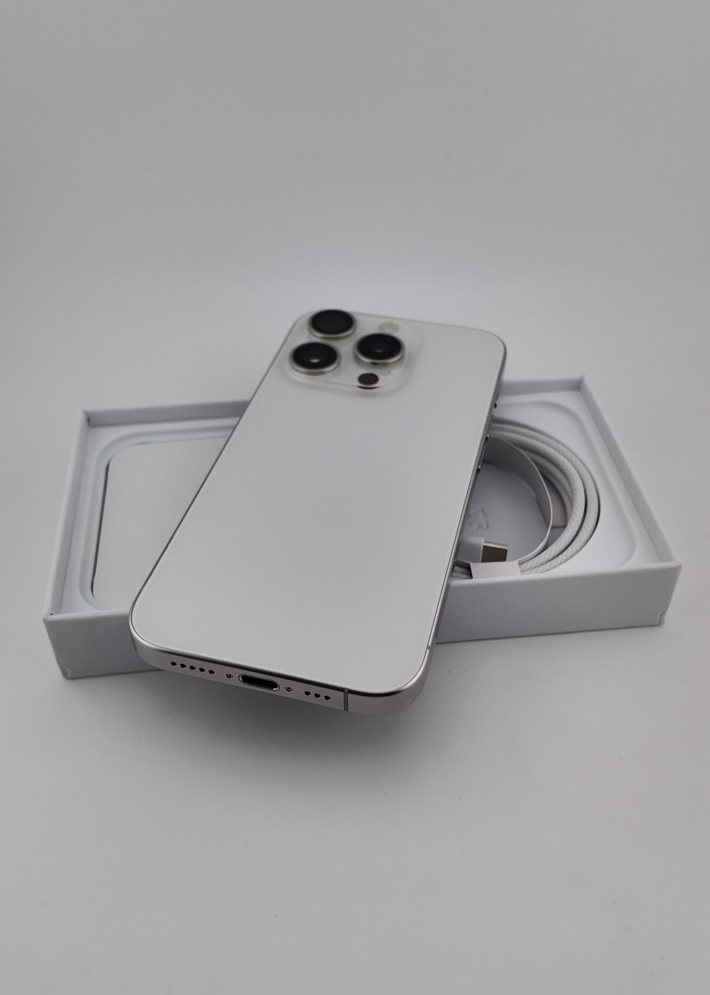 IPHONE 15 PRO / BLANCO TITANIO / 256GB