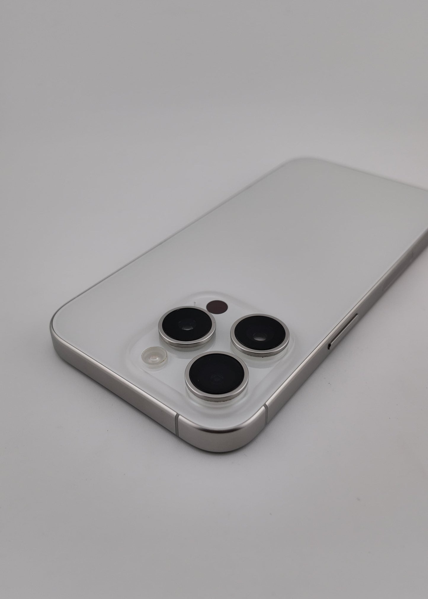 IPHONE 15 PRO / BLANCO TITANIO / 256GB