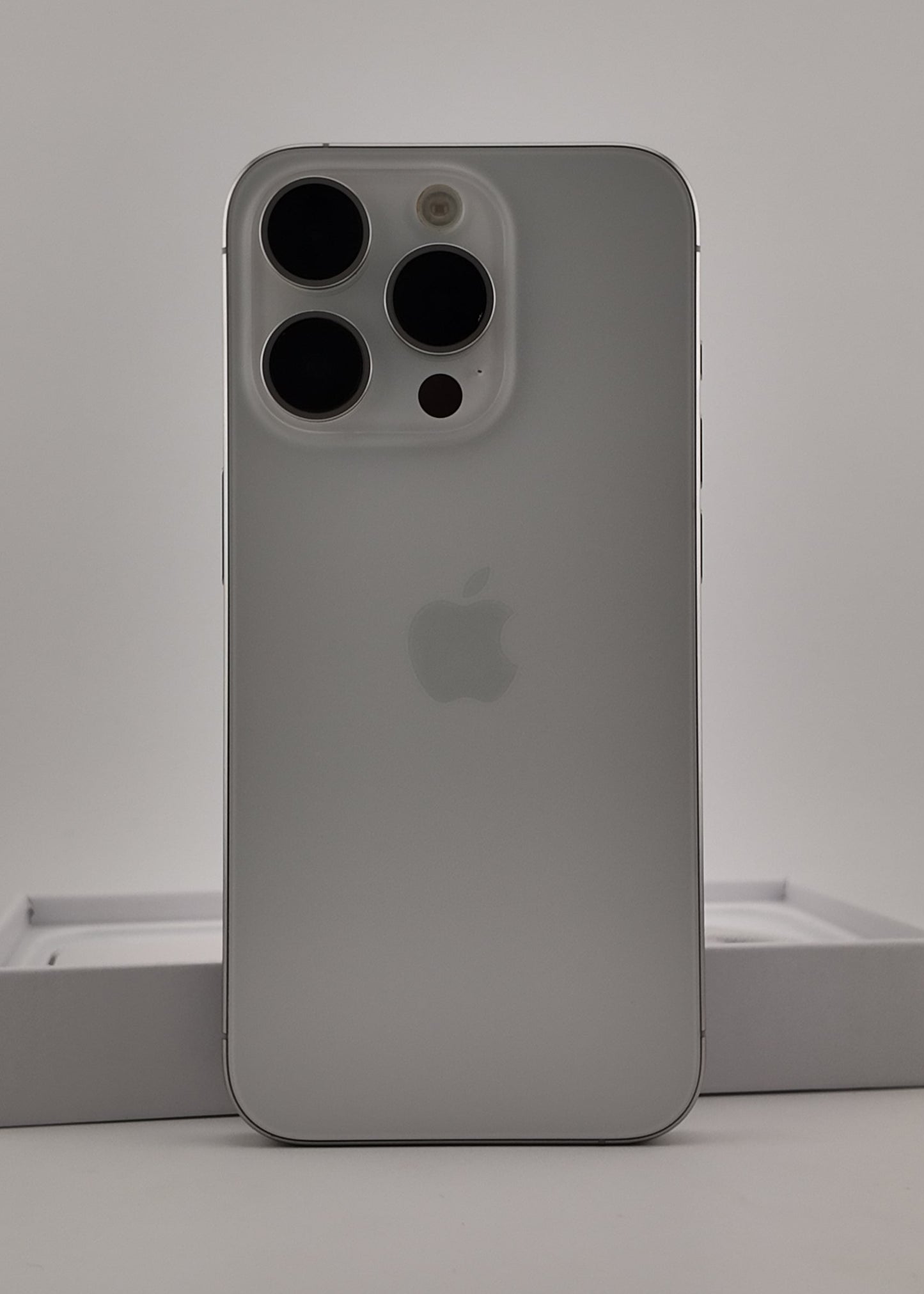 IPHONE 15 PRO / BLANCO TITANIO / 256GB