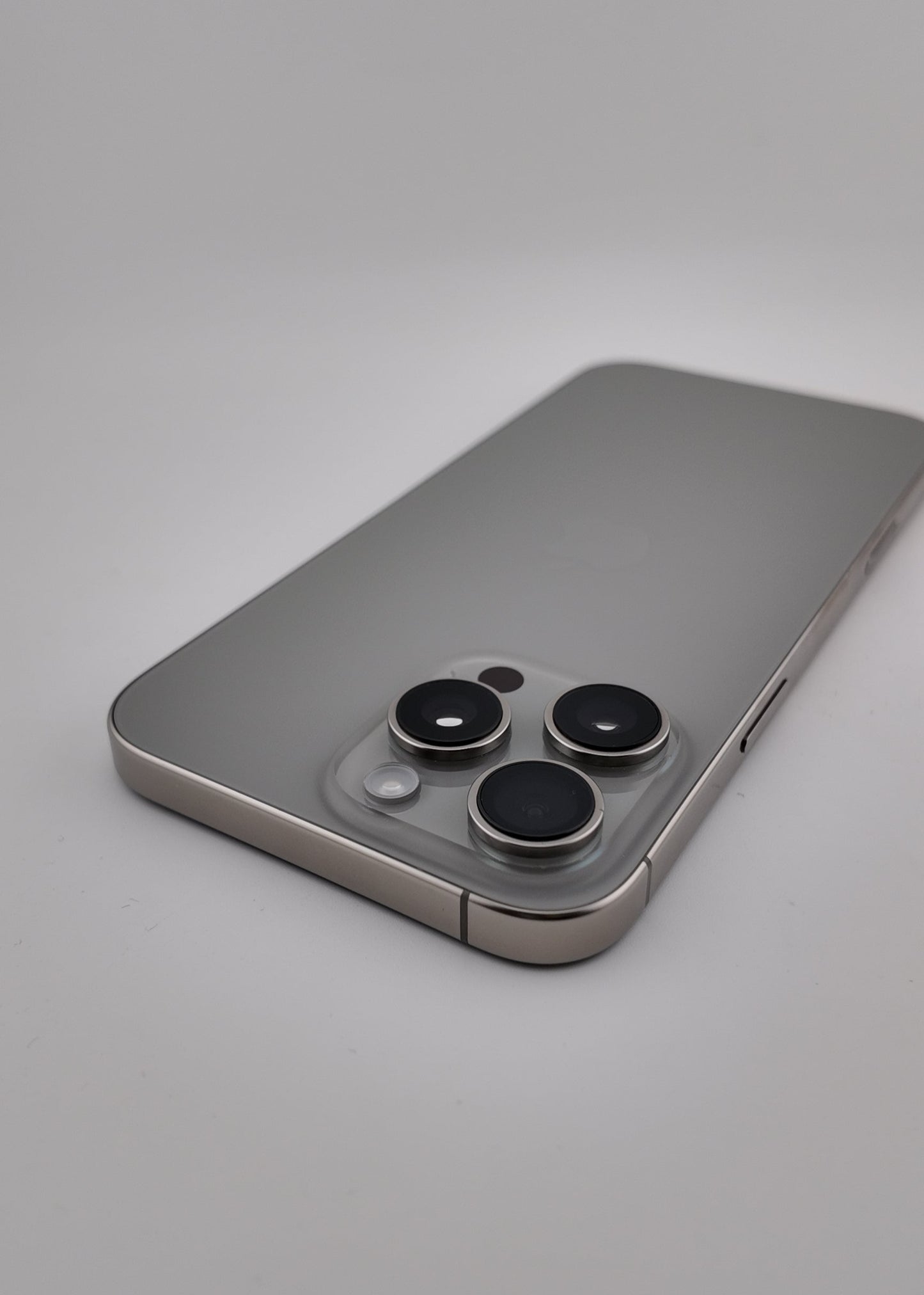 IPHONE 16 PRO MAX / NATURAL TITANIO / 256GB