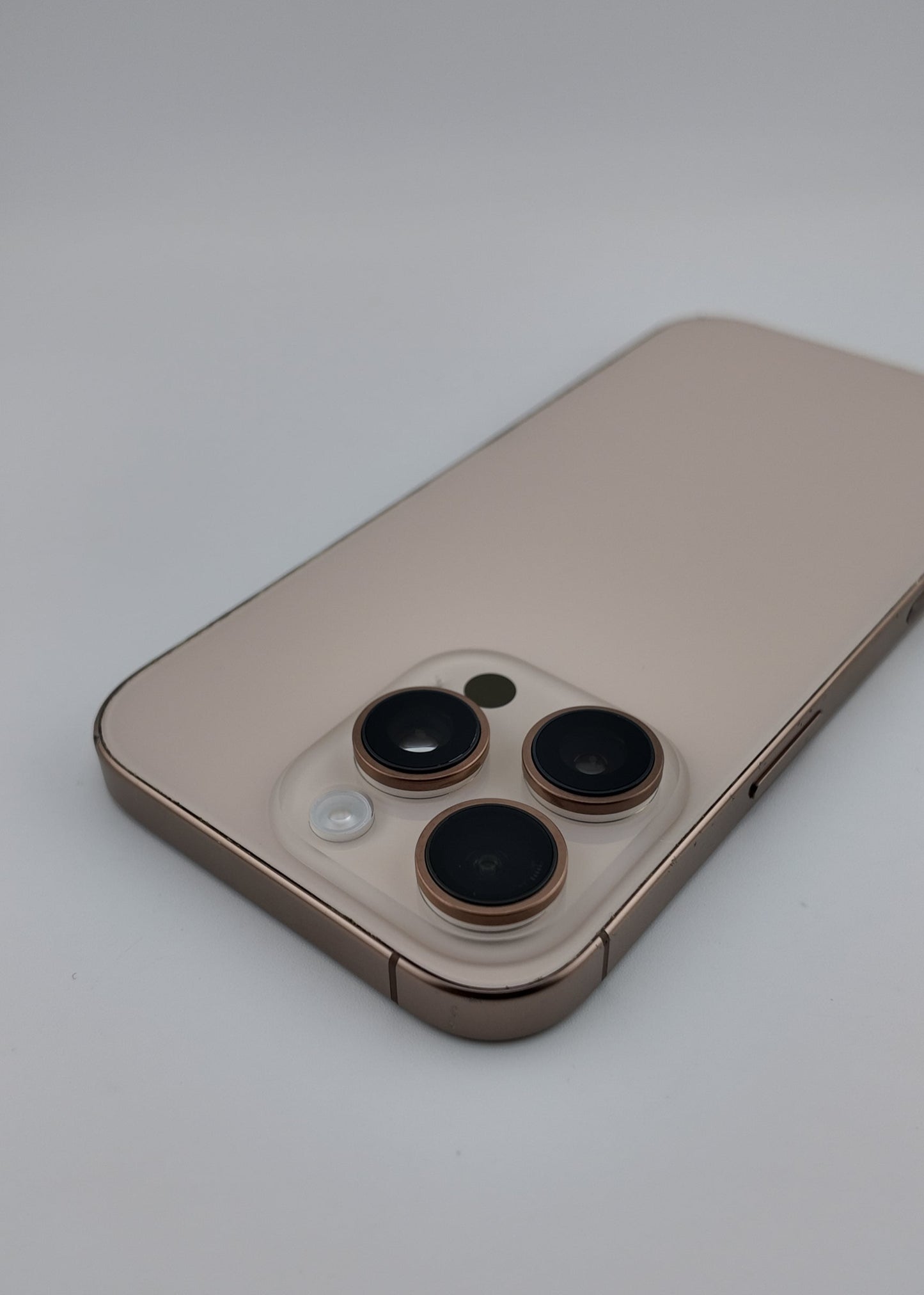 IPHONE 16 PRO / DESIERTO TITANIO / 256GB