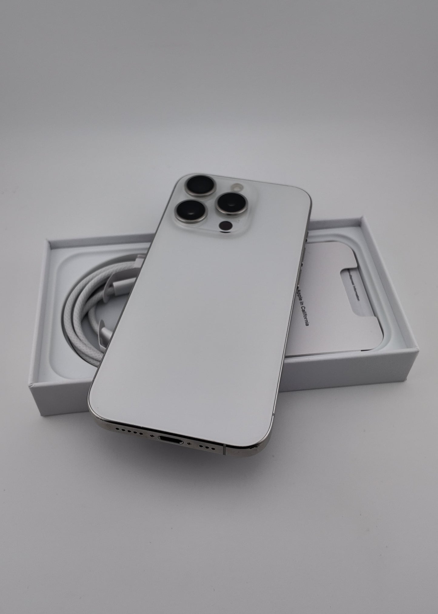 IPHONE 15 PRO / BLANCO TITANIO / 256GB