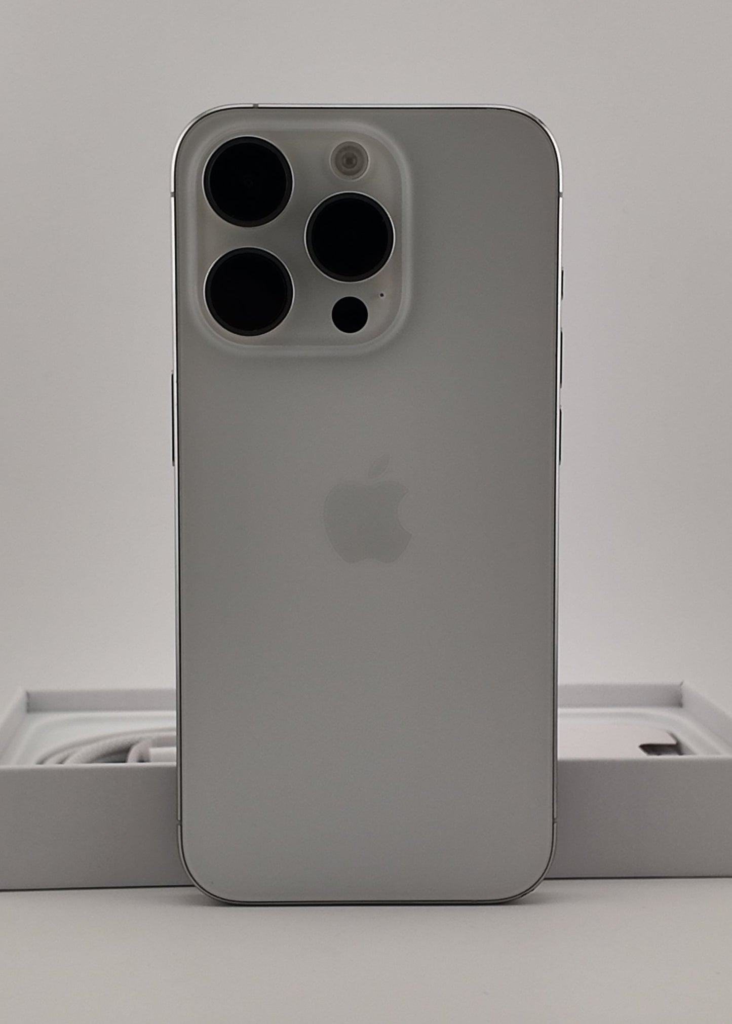 IPHONE 15 PRO / BLANCO TITANIO / 256GB