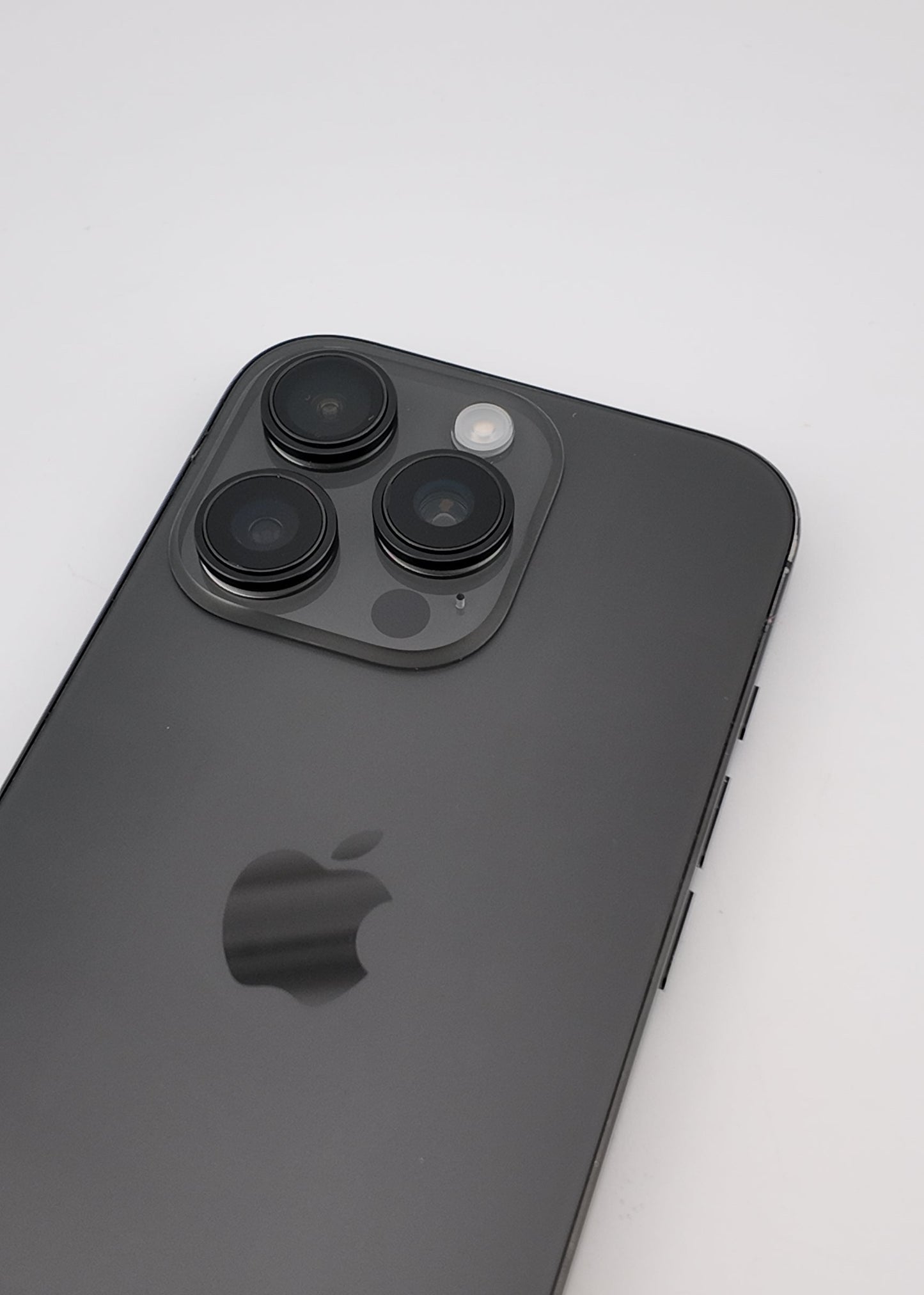 IPHONE 16 PRO / NEGRO TITANIO / 128GB