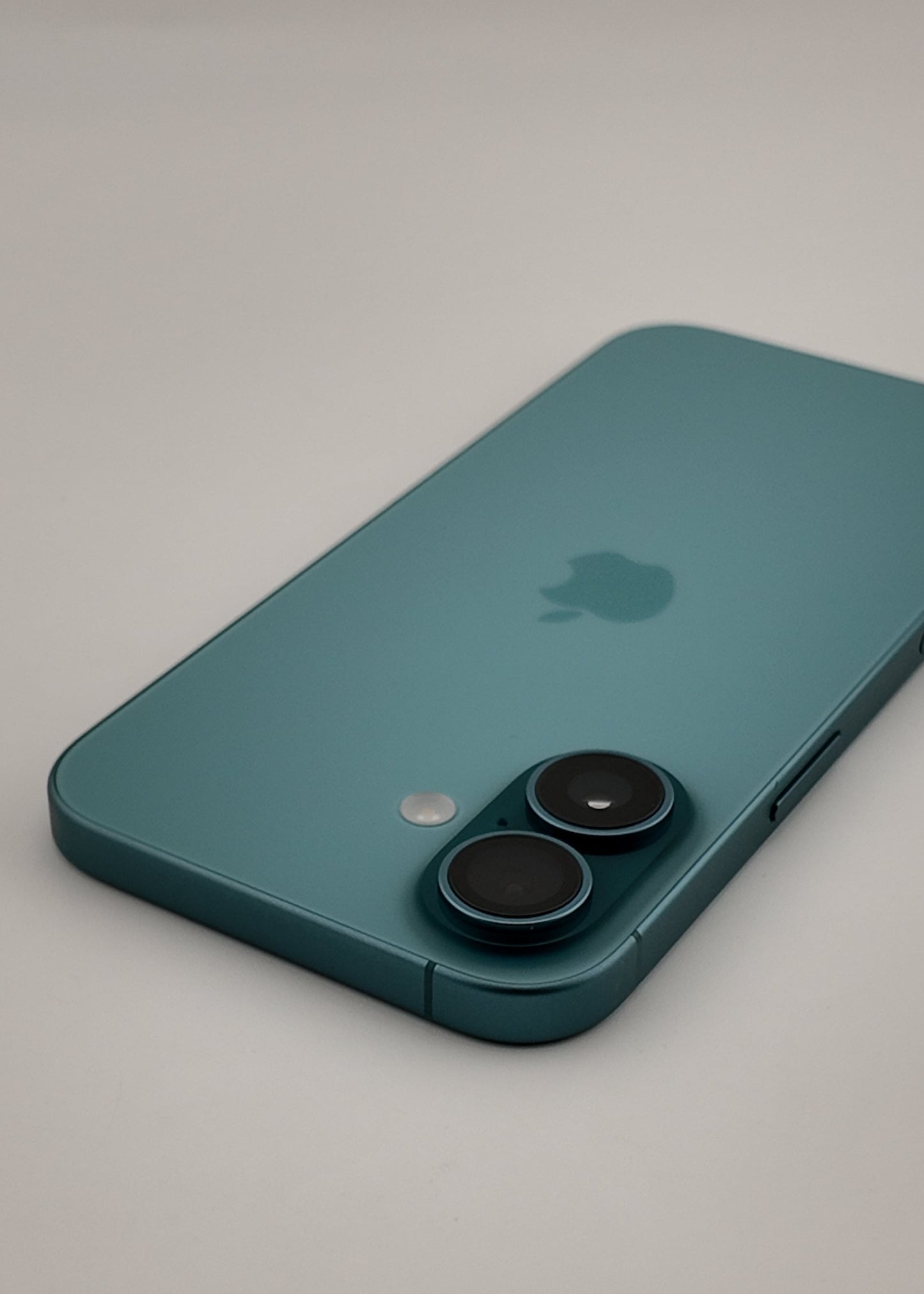 IPHONE 16 / VERDE AZULADO / 128GB