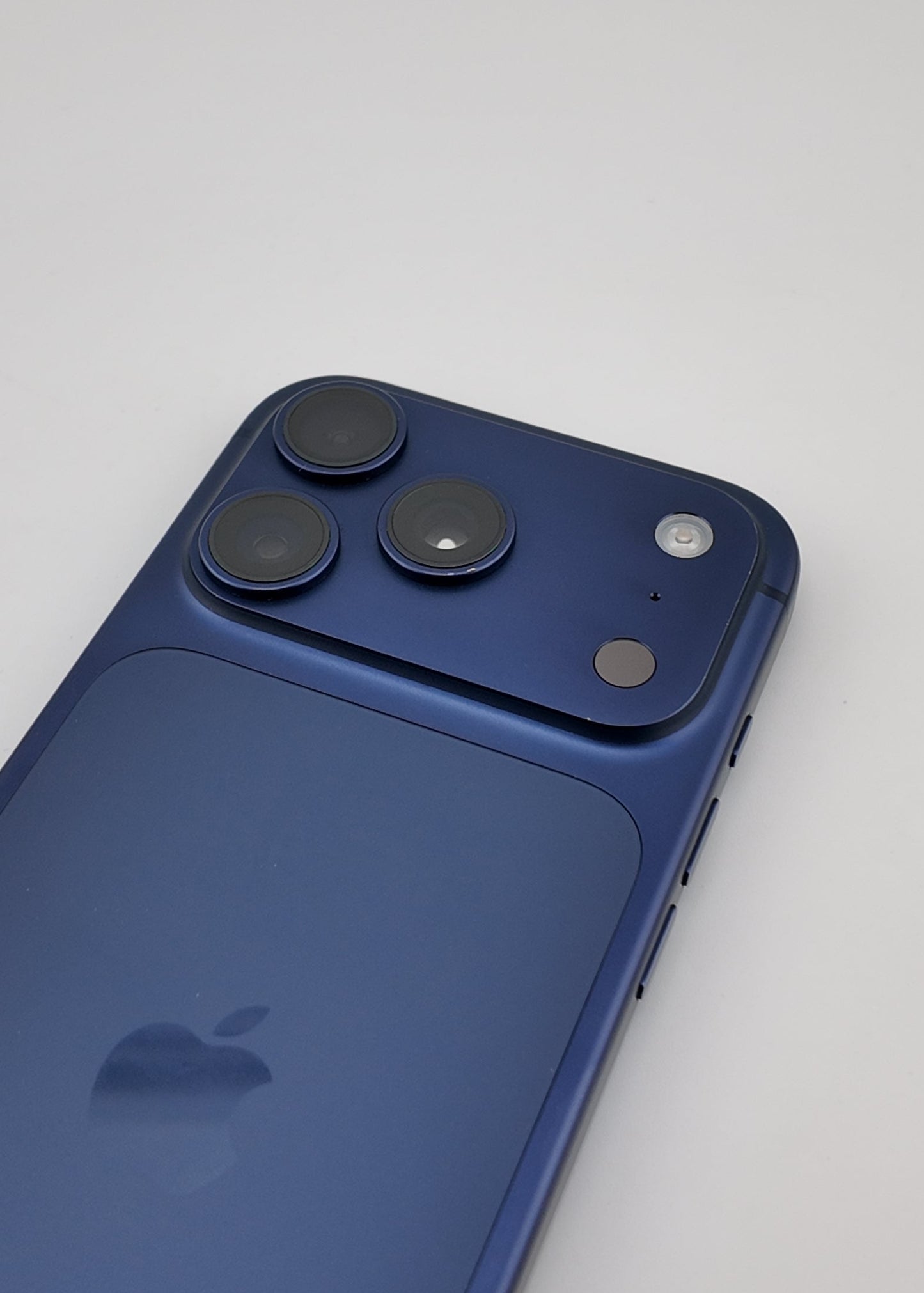 IPHONE 17 PRO / AZUL INTENSO / 256GB