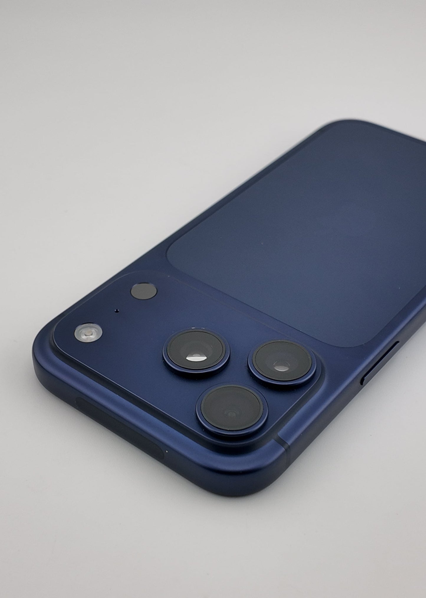 IPHONE 17 PRO / AZUL INTENSO / 256GB