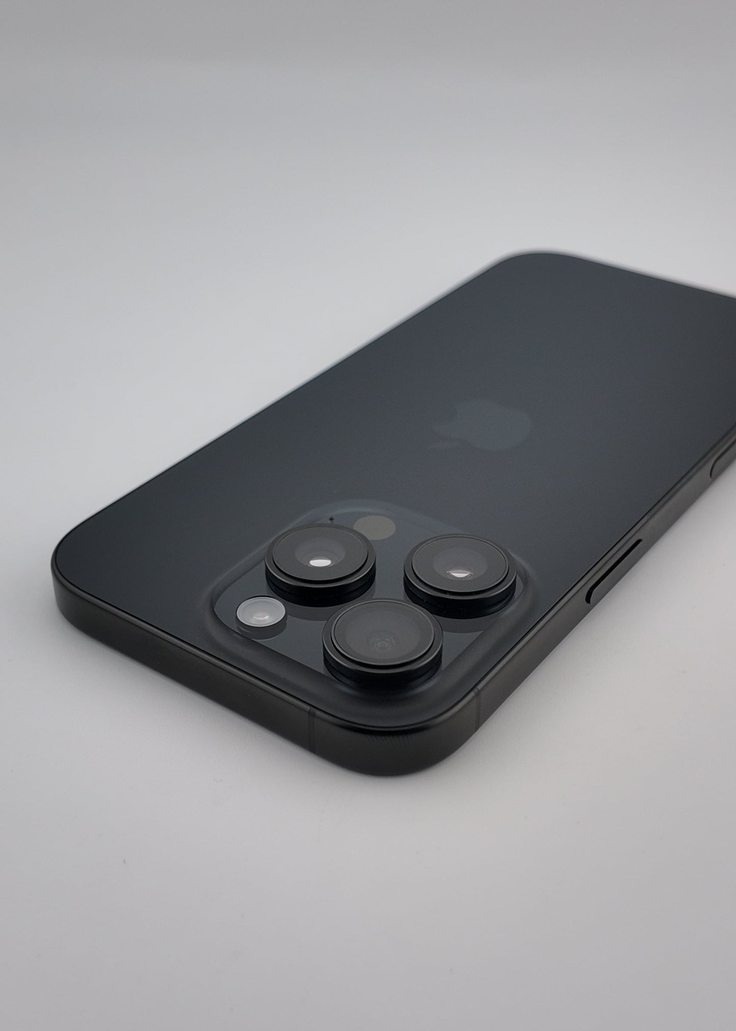 IPHONE 16 PRO / NEGRO TITANIO / 128GB