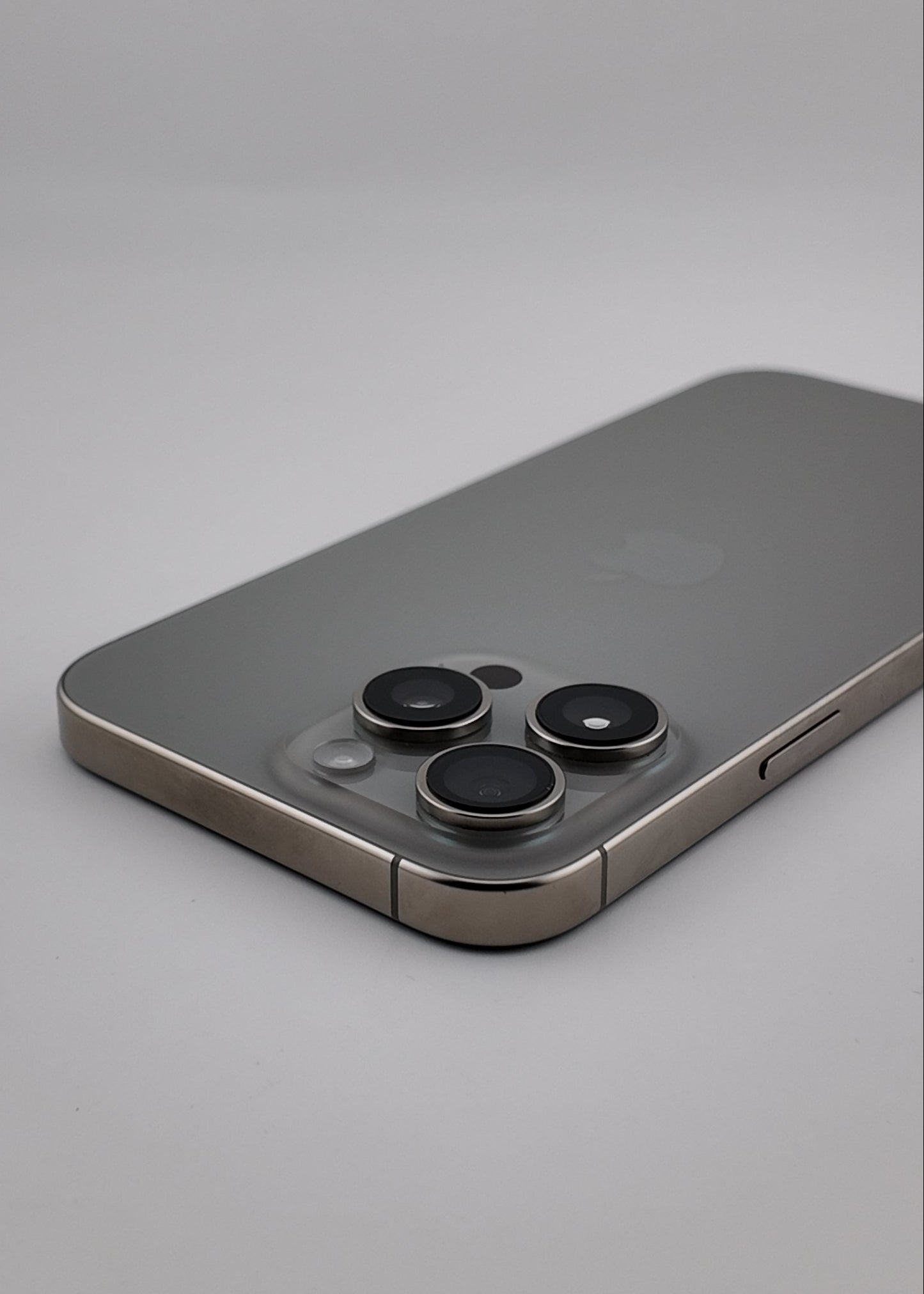 IPHONE 16 PRO MAX / NATURAL TITANIO / 256GB