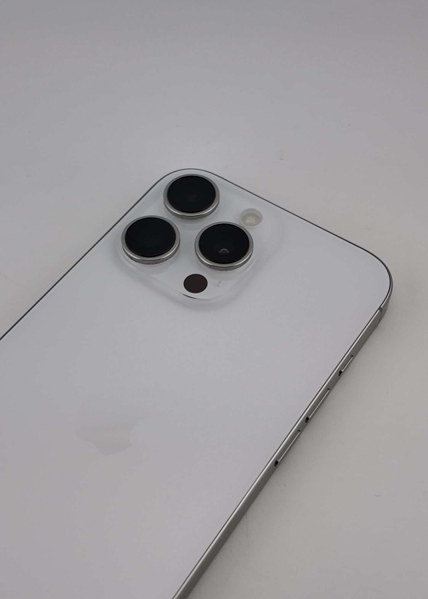 IPHONE 16 PRO MAX / BLANCO TITANIO / 256GB