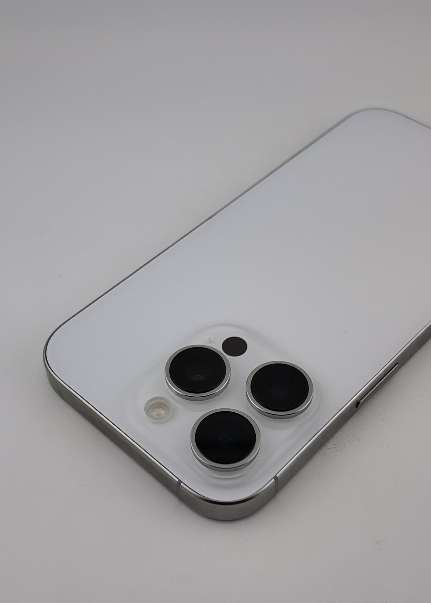 IPHONE 16 PRO / BLANCO TITANIO / 128GB