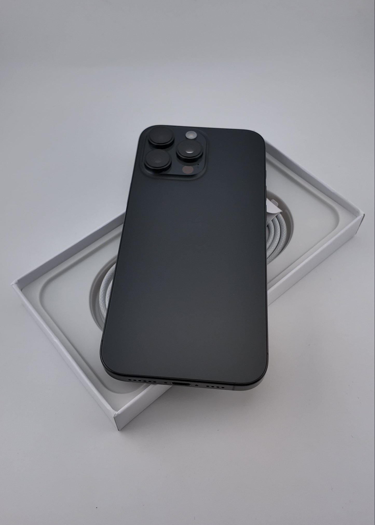 IPHONE 16 PRO MAX / NEGRO TITANIO / 256GB