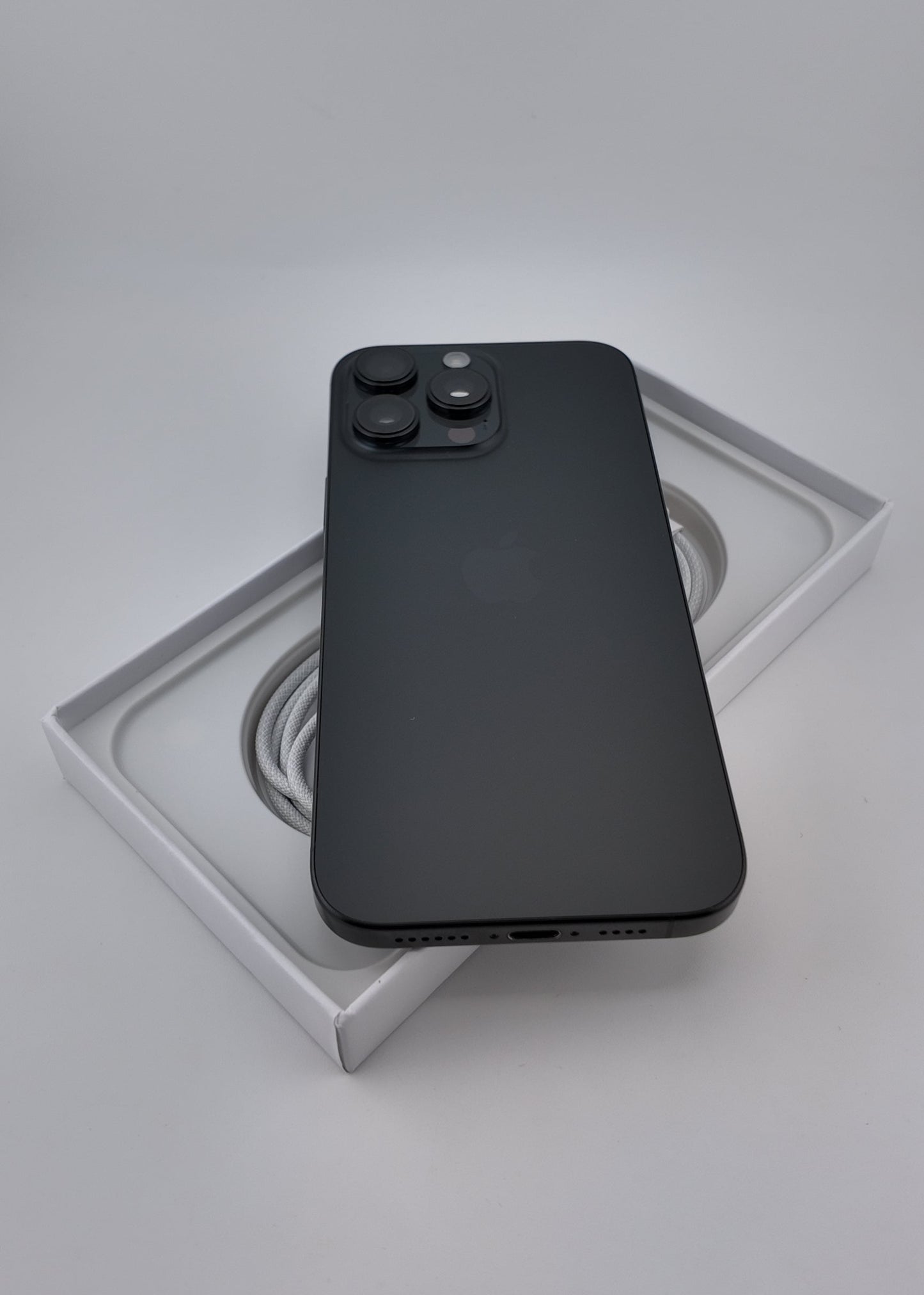 IPHONE 16 PRO MAX / NEGRO TITANIO / 512GB
