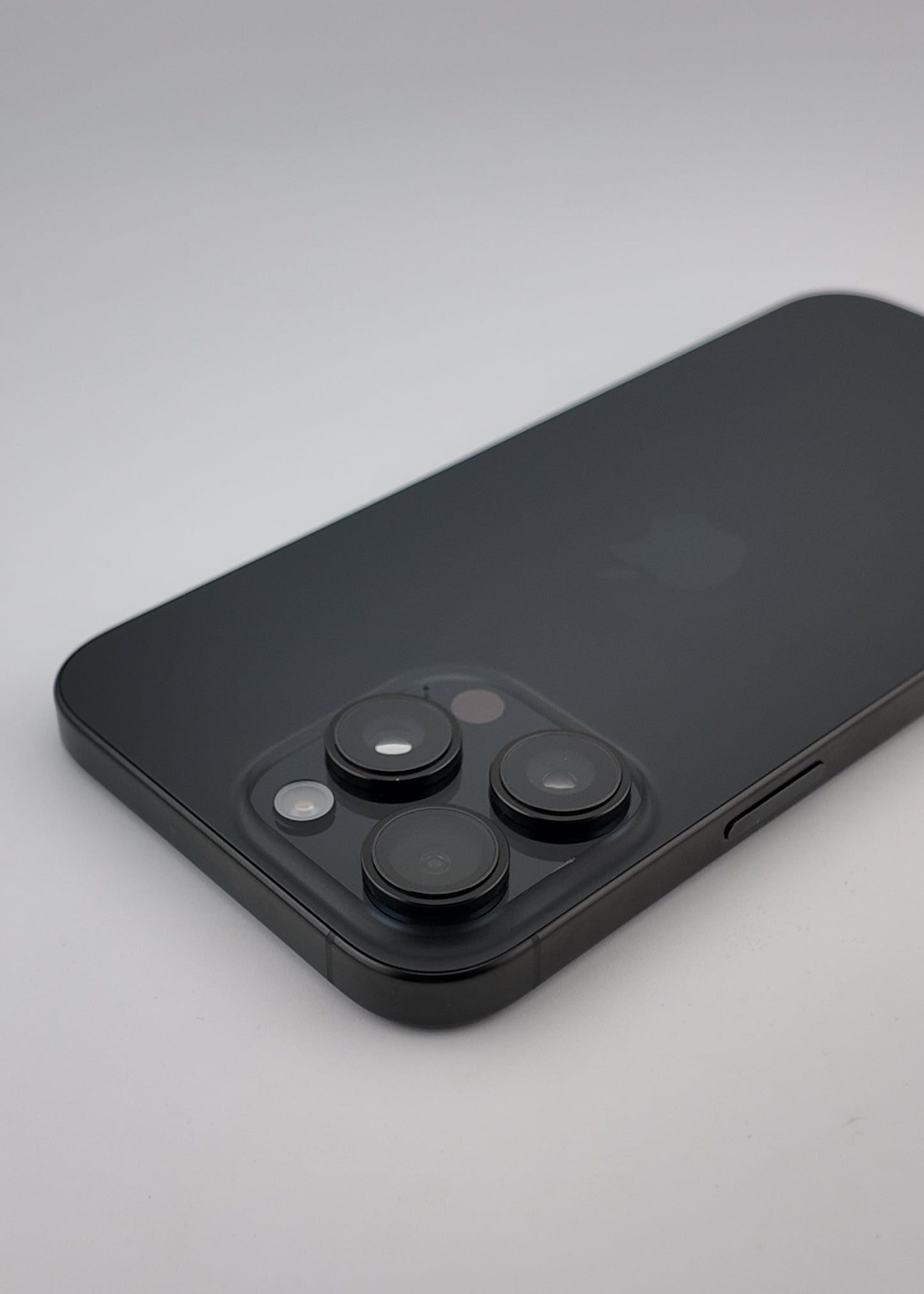 IPHONE 16 PRO MAX / NEGRO TITANIO / 512GB