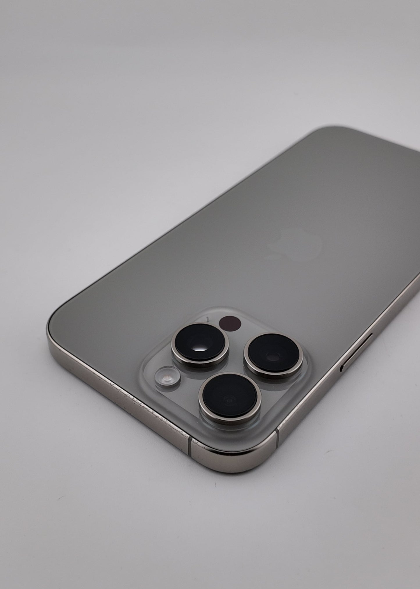 IPHONE 16 PRO MAX / NATURAL TITANIO / 256GB