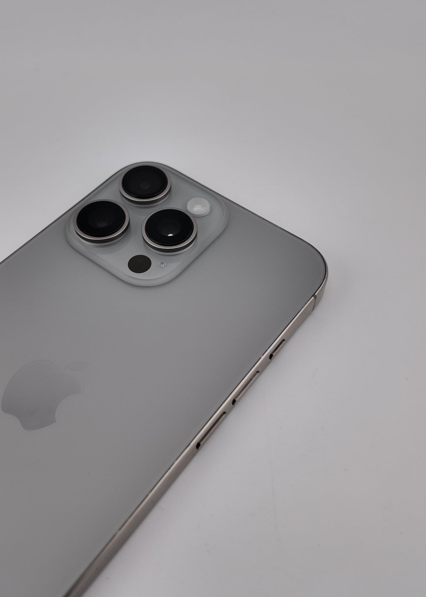 IPHONE 16 PRO MAX / NATURAL TITANIO / 256GB