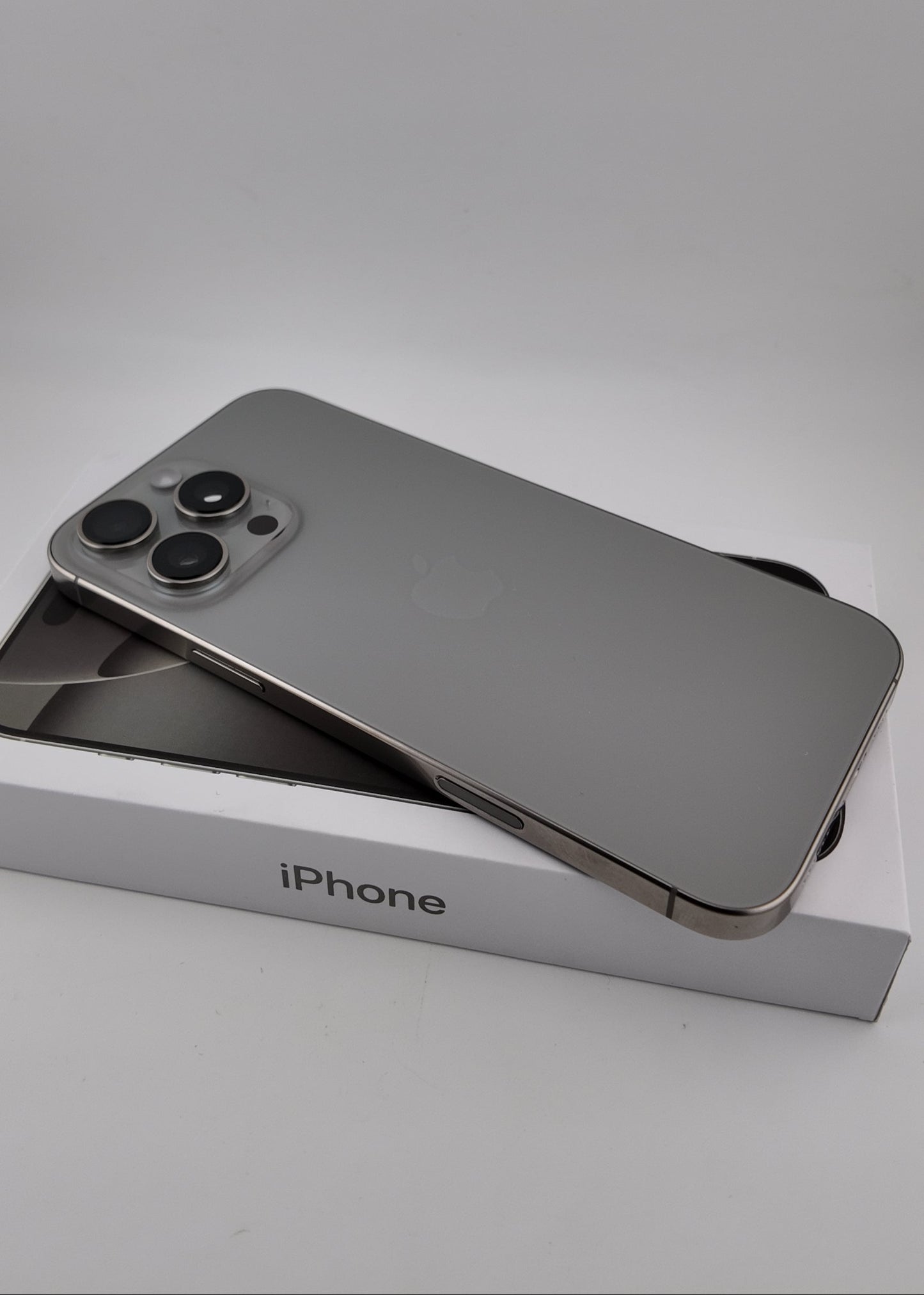 IPHONE 16 PRO MAX / NATURAL TITANIO / 256GB