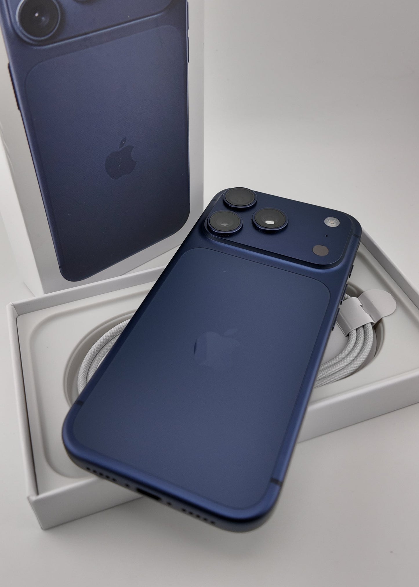 IPHONE 17 PRO / AZUL PROFUNDO / 256GB