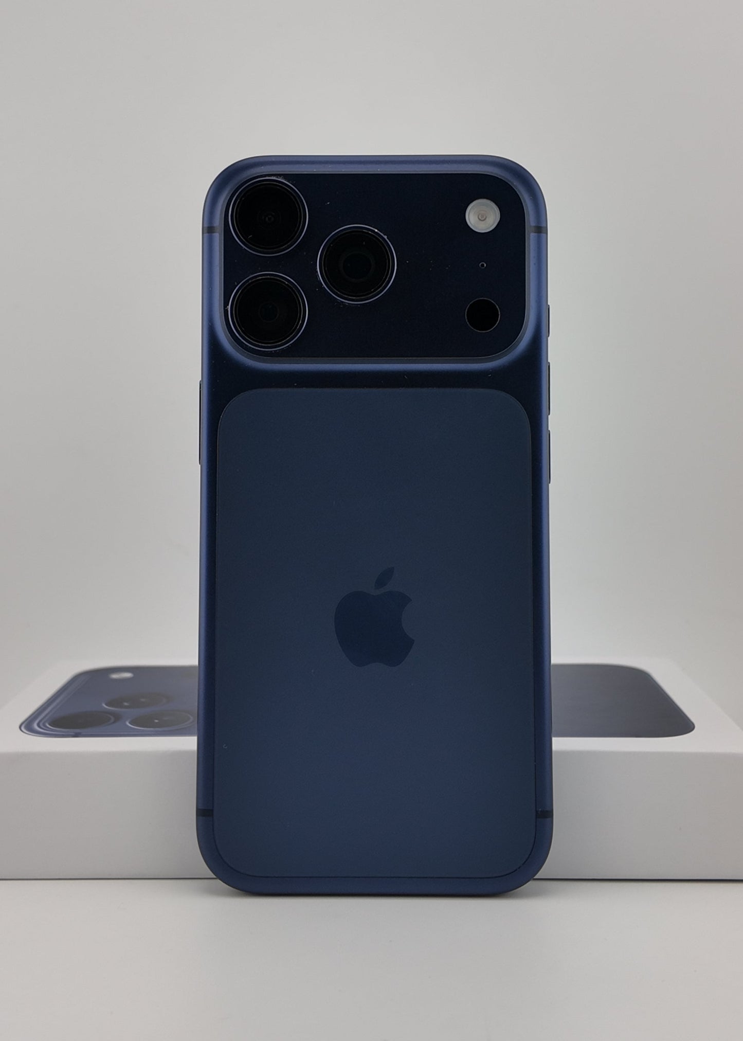 IPHONE 17 PRO / AZUL PROFUNDO / 256GB