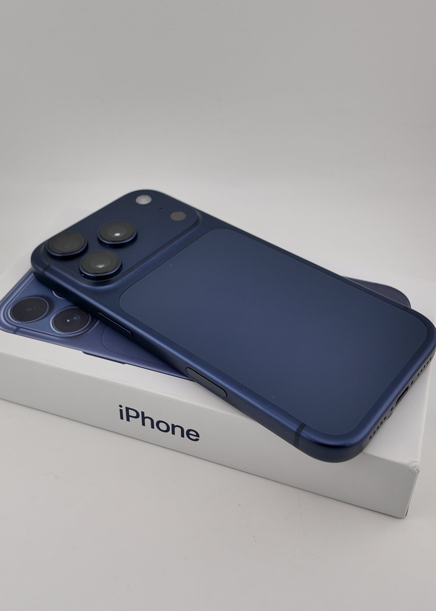 IPHONE 17 PRO / AZUL PROFUNDO / 256GB