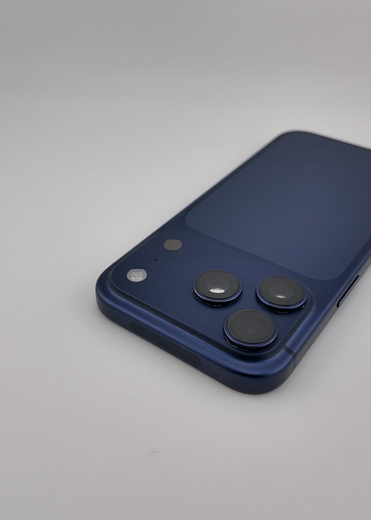 IPHONE 17 PRO / AZUL PROFUNDO / 256GB