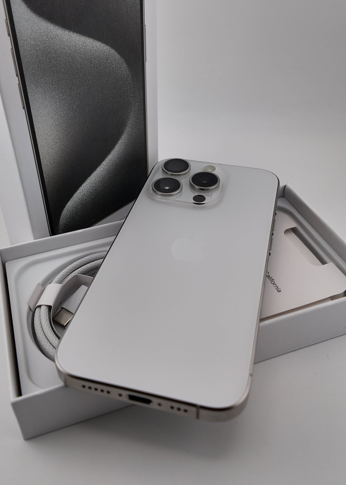 IPHONE 15 PRO / BLANCO TITANIO / 512GB