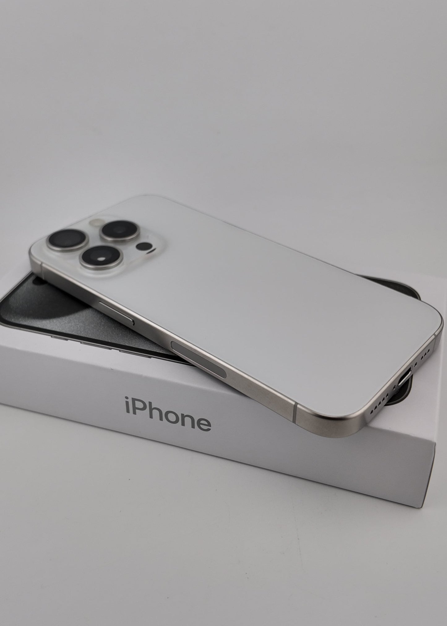 IPHONE 15 PRO / BLANCO TITANIO / 512GB