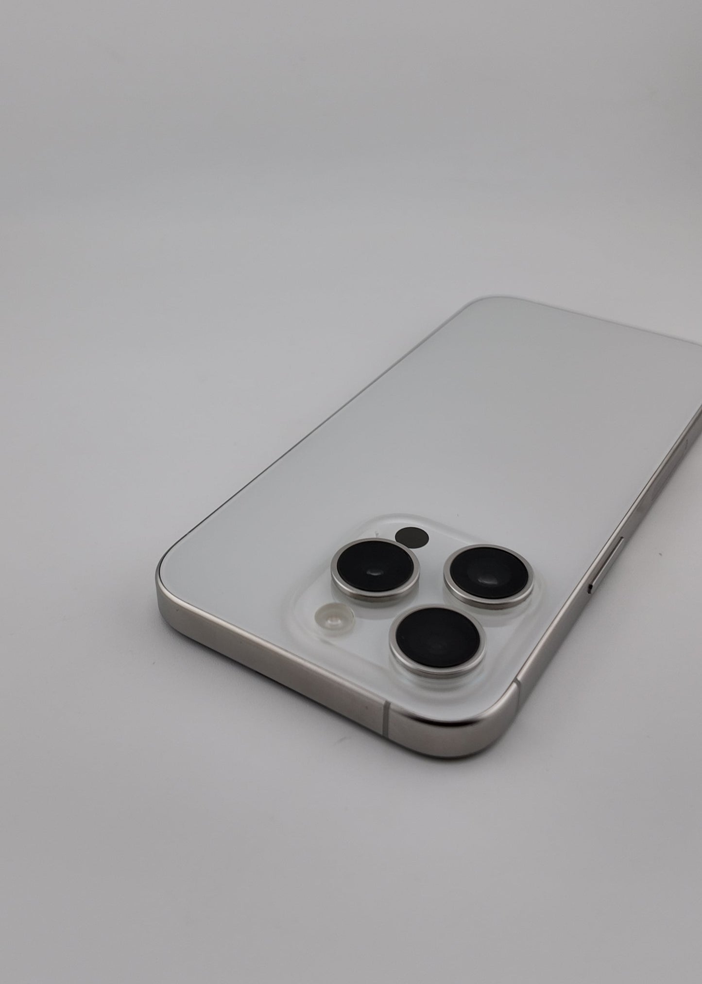 IPHONE 15 PRO / BLANCO TITANIO / 512GB