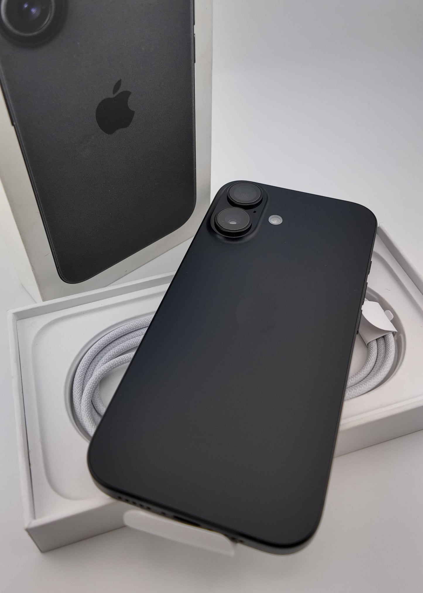 IPHONE 16 / NEGRO / 128GB