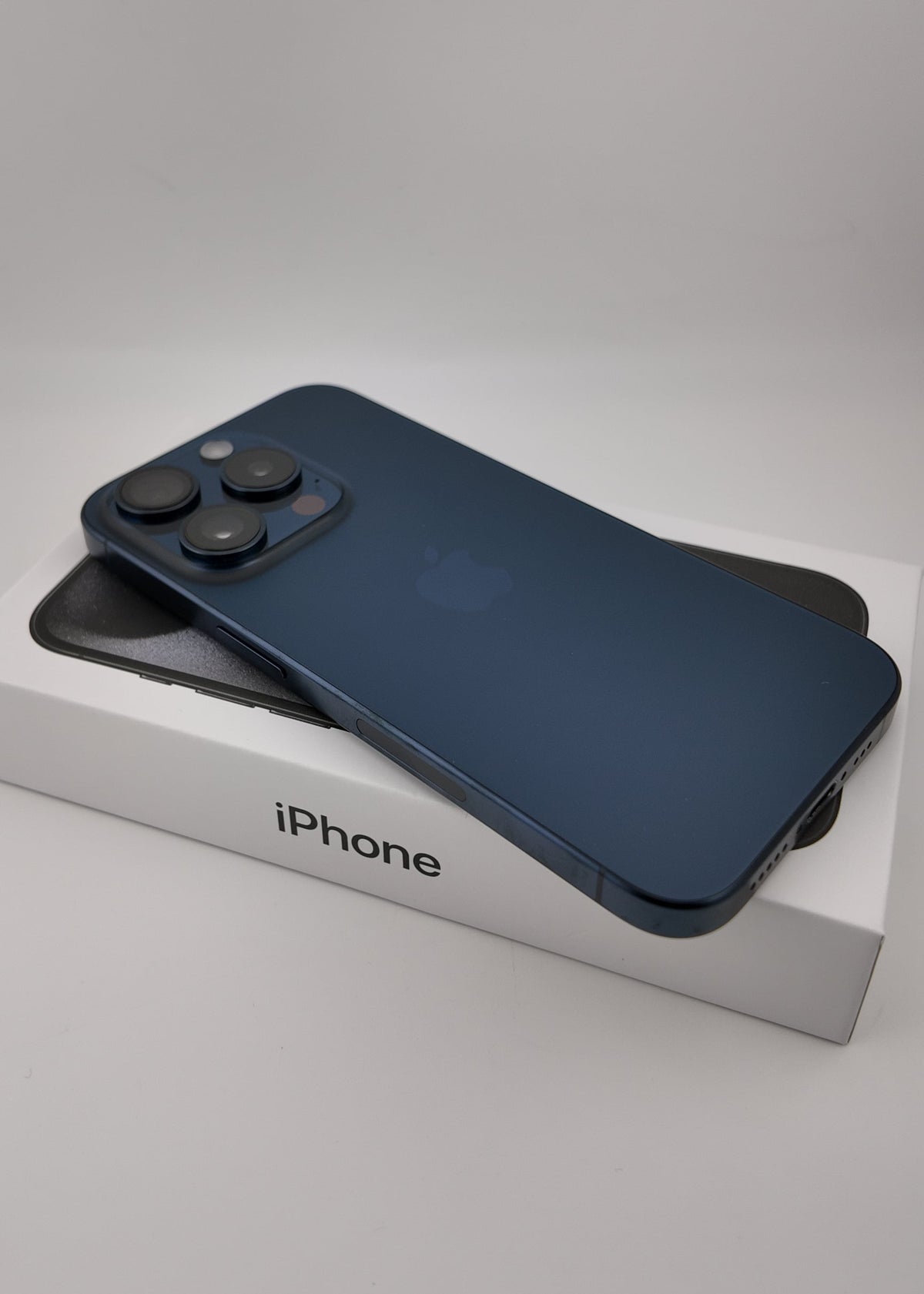 IPHONE 15 PRO / AZUL TITANIO / 128GB