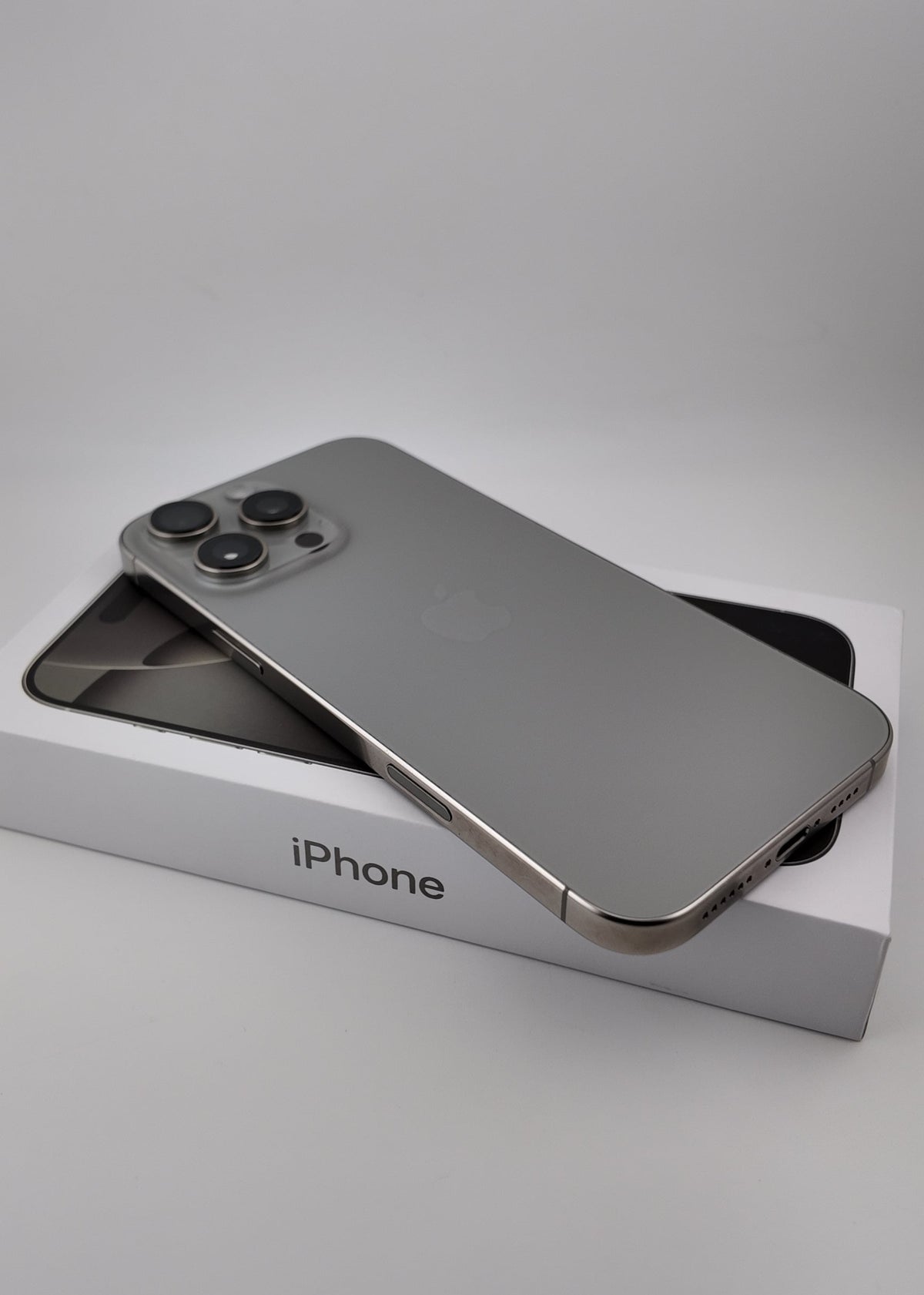 IPHONE 16 PRO MAX / NATURAL TITANIO / 256GB