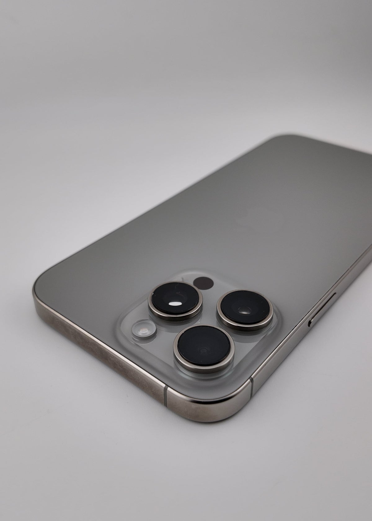 IPHONE 16 PRO MAX / NATURAL TITANIO / 256GB