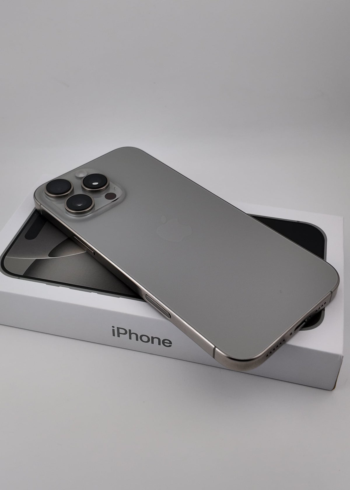 IPHONE 16 PRO MAX / NATURAL TITANIO / 256GB
