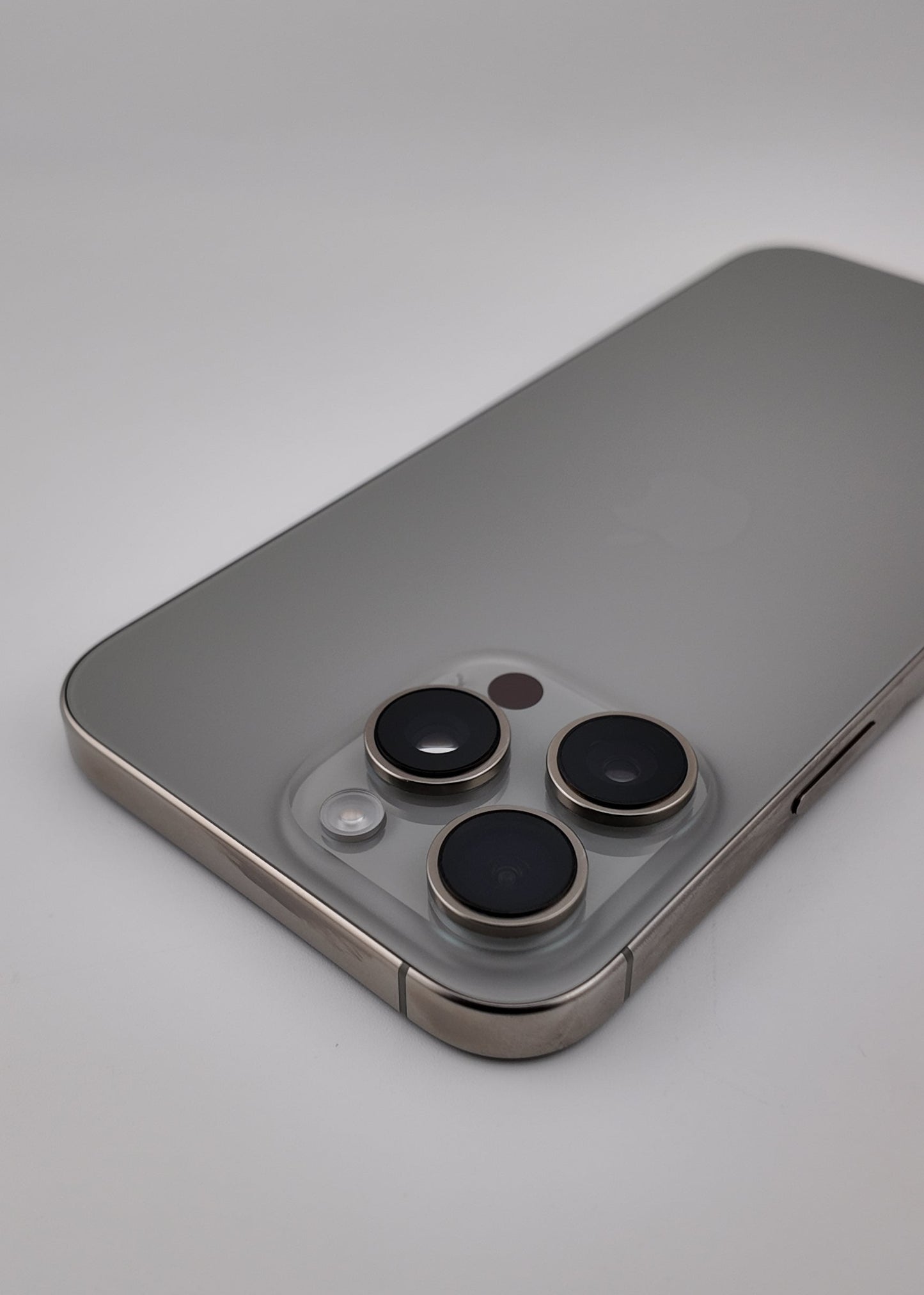 IPHONE 16 PRO MAX / NATURAL TITANIO / 256GB