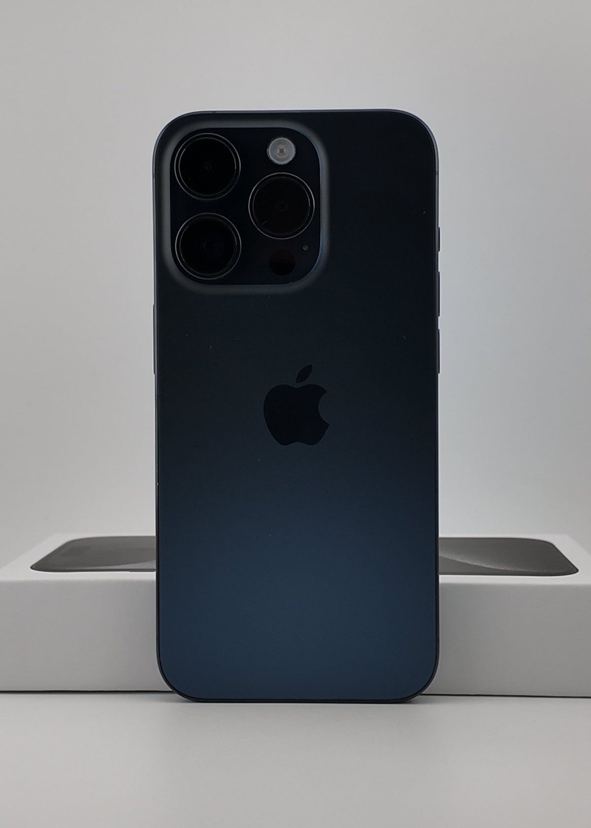 IPHONE 15 PRO / AZUL TITANIO / 128GB