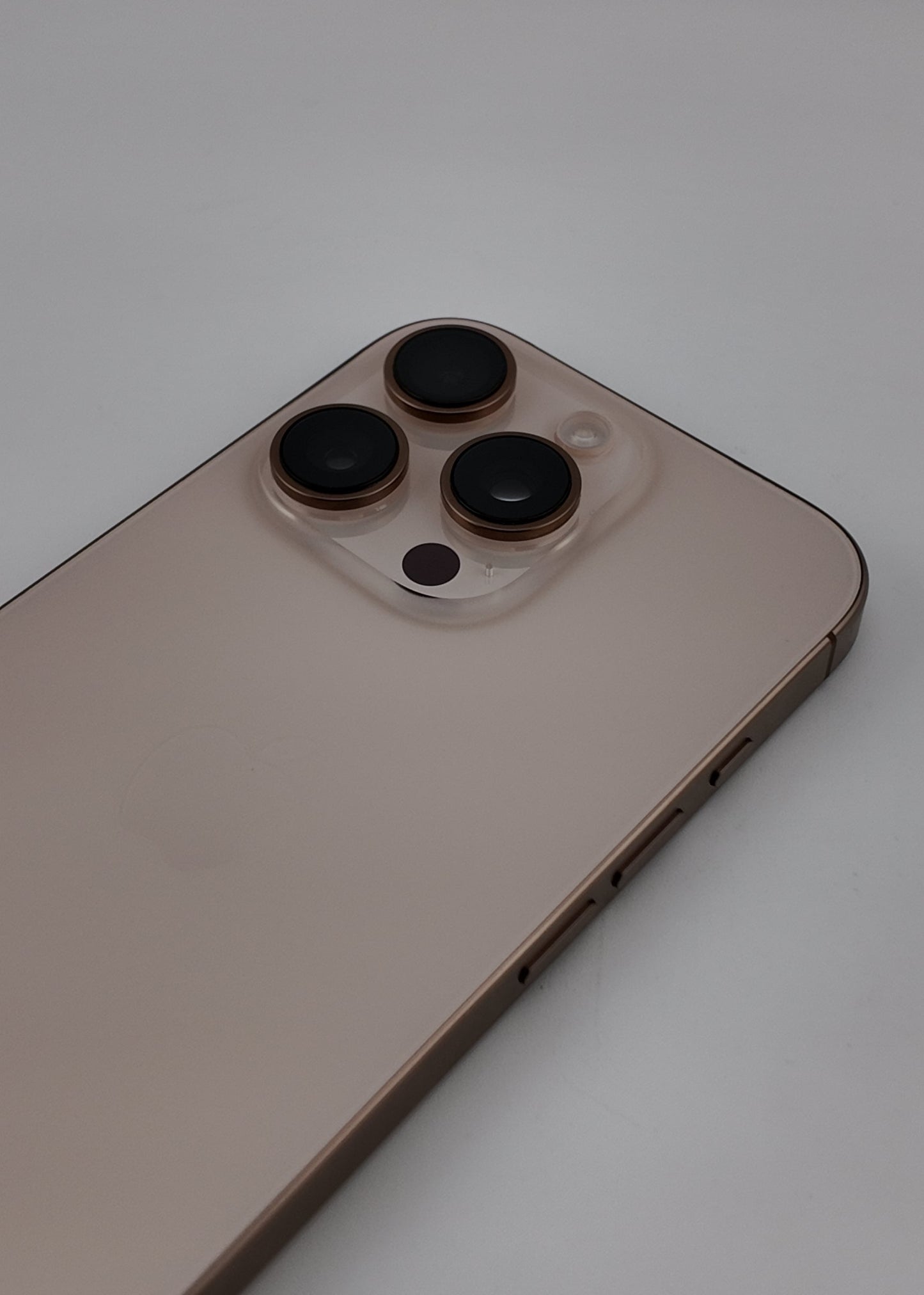 IPHONE 16 PRO / DESIERTO TITANIO / 128GB