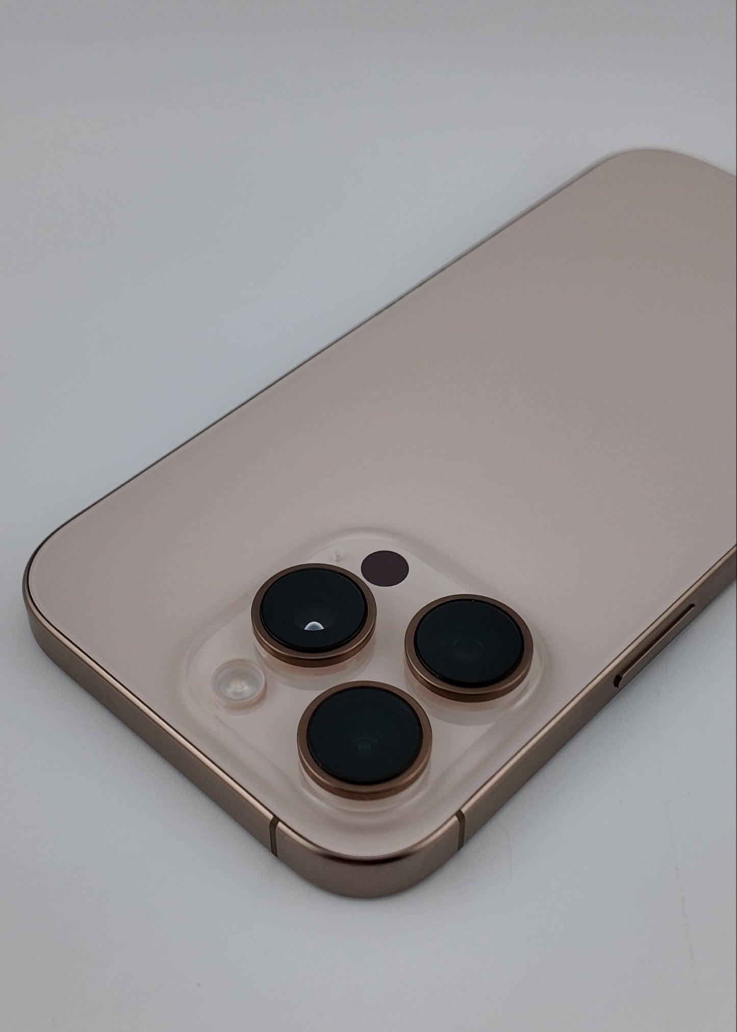 IPHONE 16 PRO / DESIERTO TITANIO / 128GB