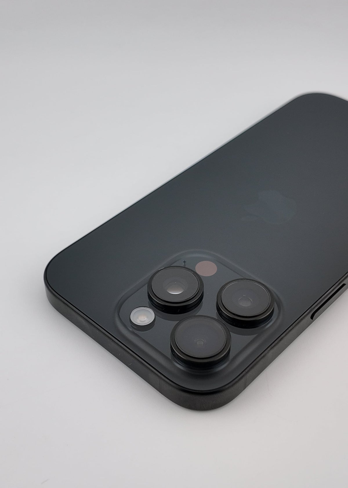 IPHONE 16 PRO / NEGRO TITANIO / 128GB