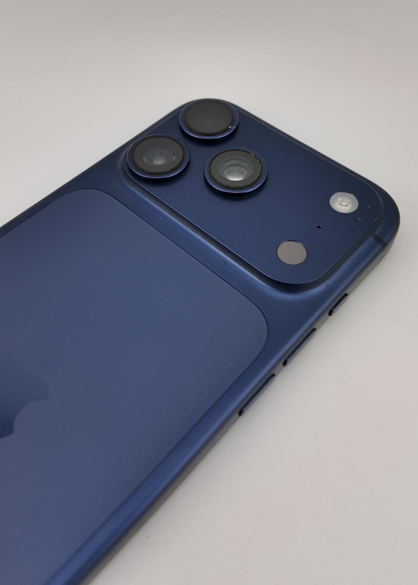 IPHONE 17 PRO / AZUL INTENSO / 256GB