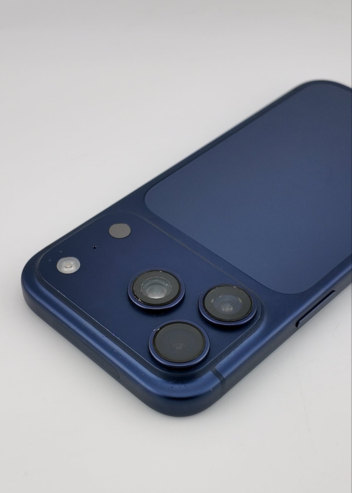 IPHONE 17 PRO / AZUL INTENSO / 256GB