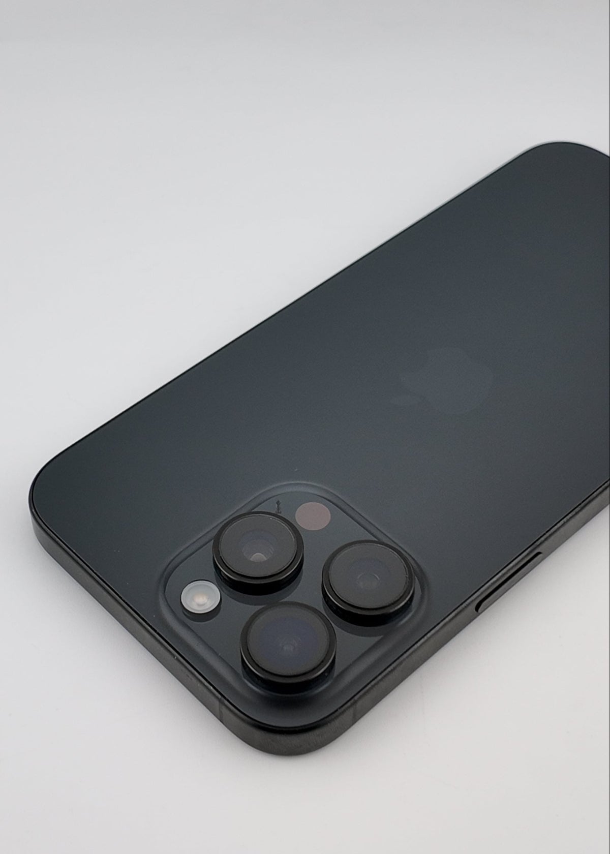 IPHONE 16 PRO MAX / NEGRO TITANIO / 256GB