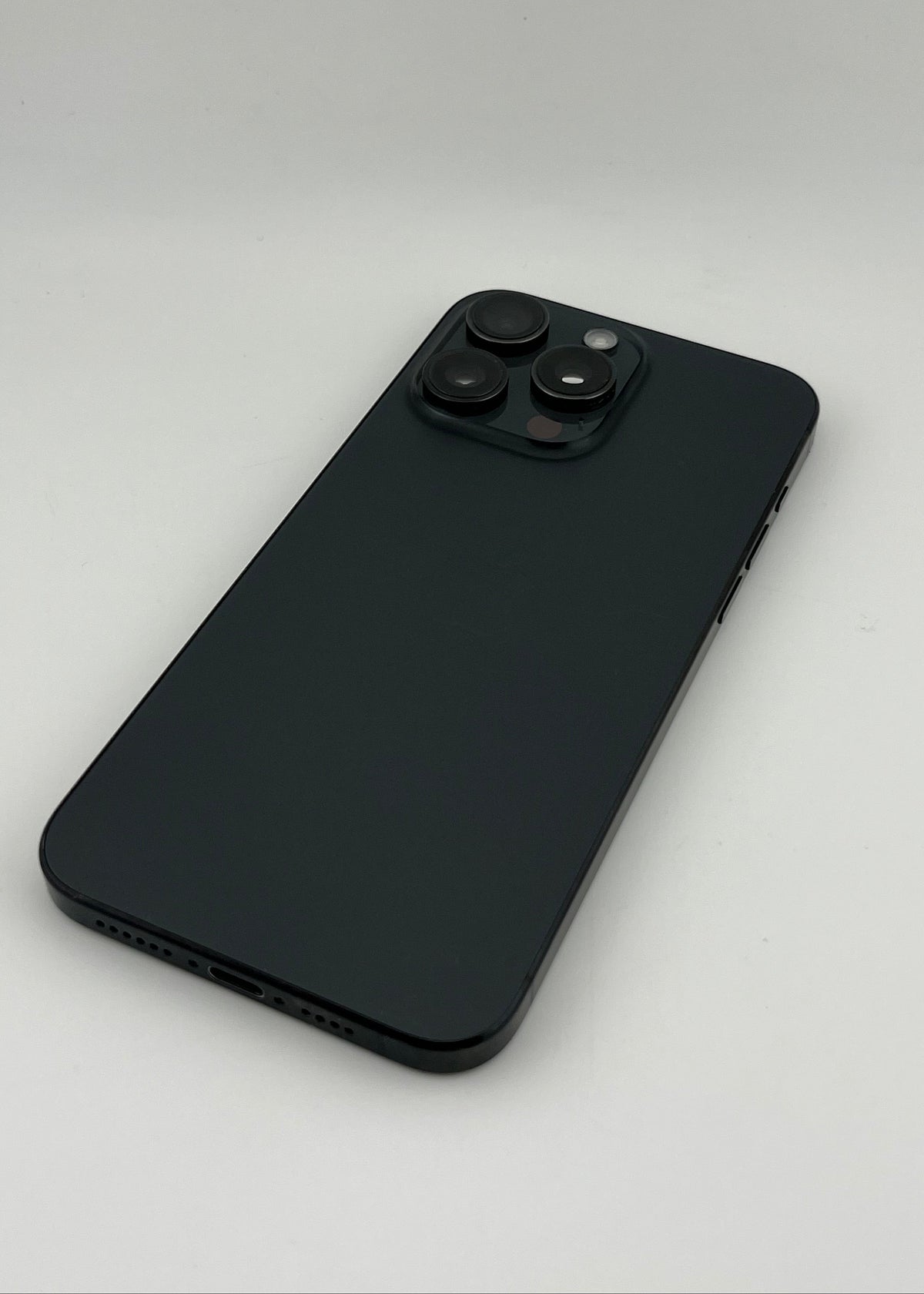 IPHONE 15 PRO MAX / NEGRO TITANIO / 256GB