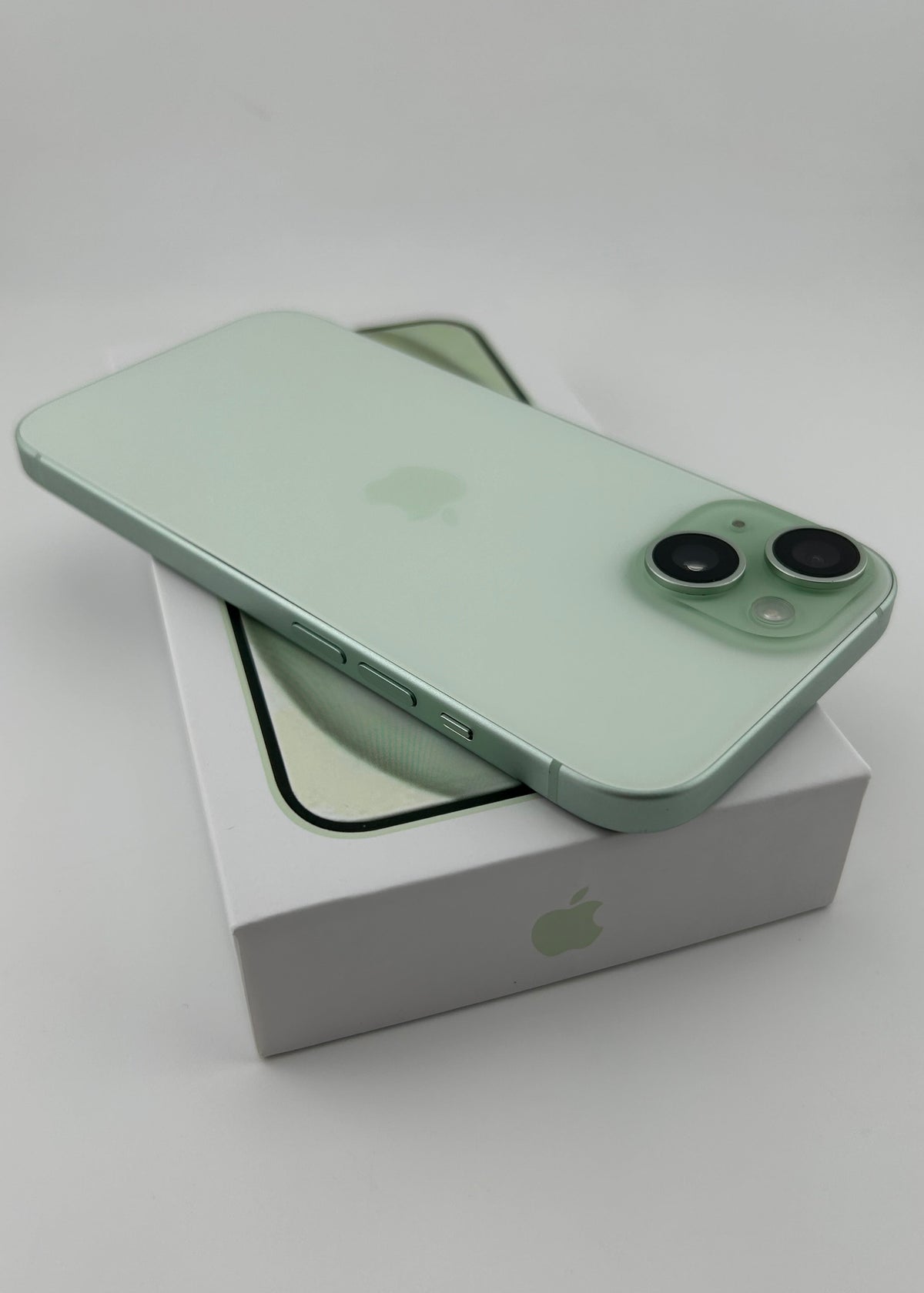 IPHONE 15 / VERDE / 128GB
