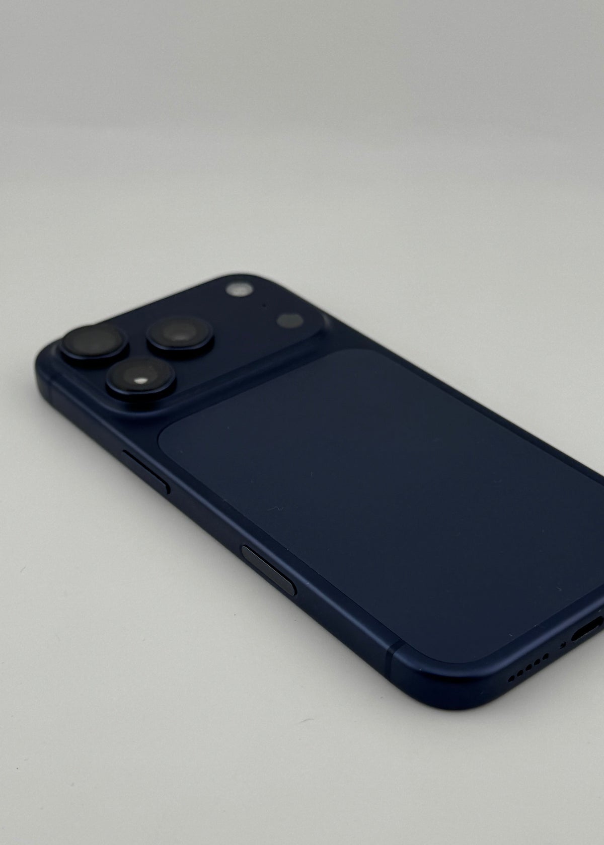 IPHONE 17 PRO / AZUL INTENSO / 256GB