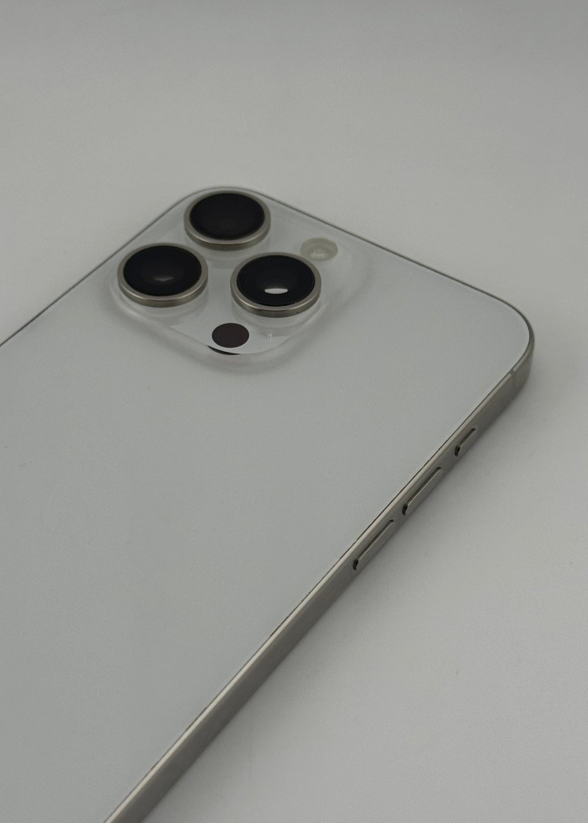 IPHONE 15 PRO MAX / BLANCO TITANIO / 512GB